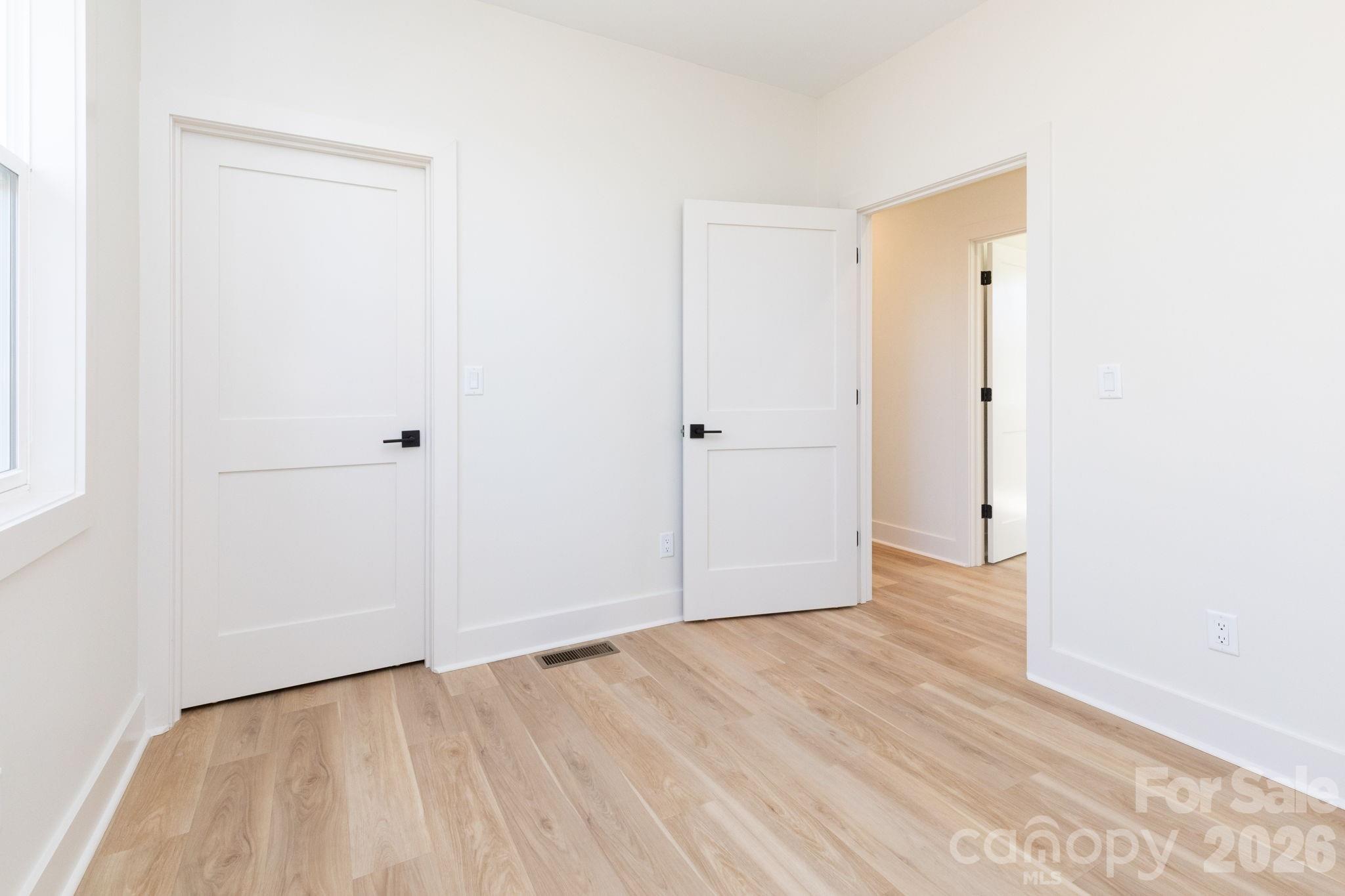 137 E Arbutus Trail — Hendersonville