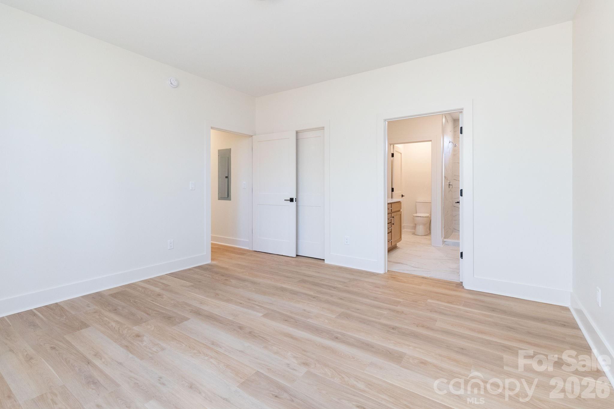 137 E Arbutus Trail — Hendersonville