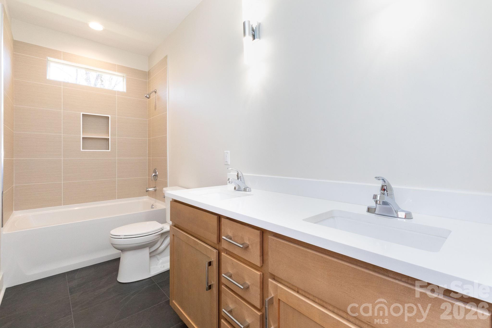137 E Arbutus Trail — Hendersonville