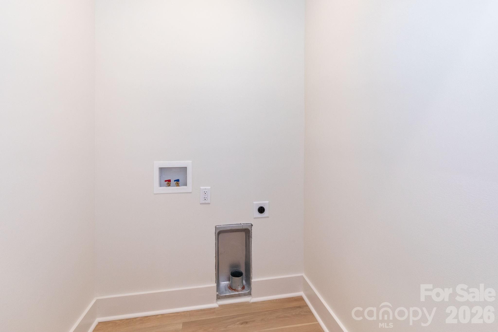 137 E Arbutus Trail — Hendersonville