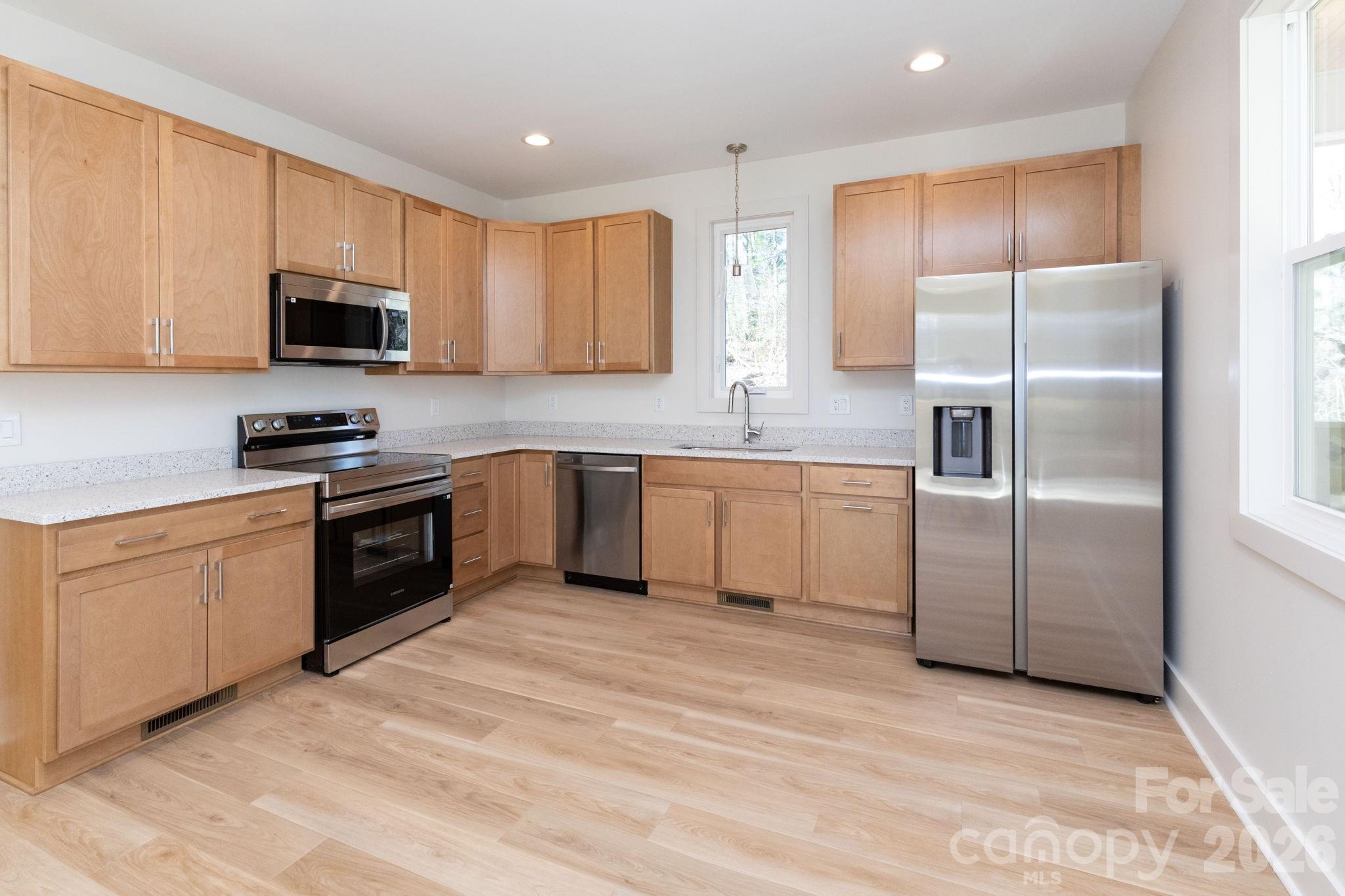 137 E Arbutus Trail — Hendersonville