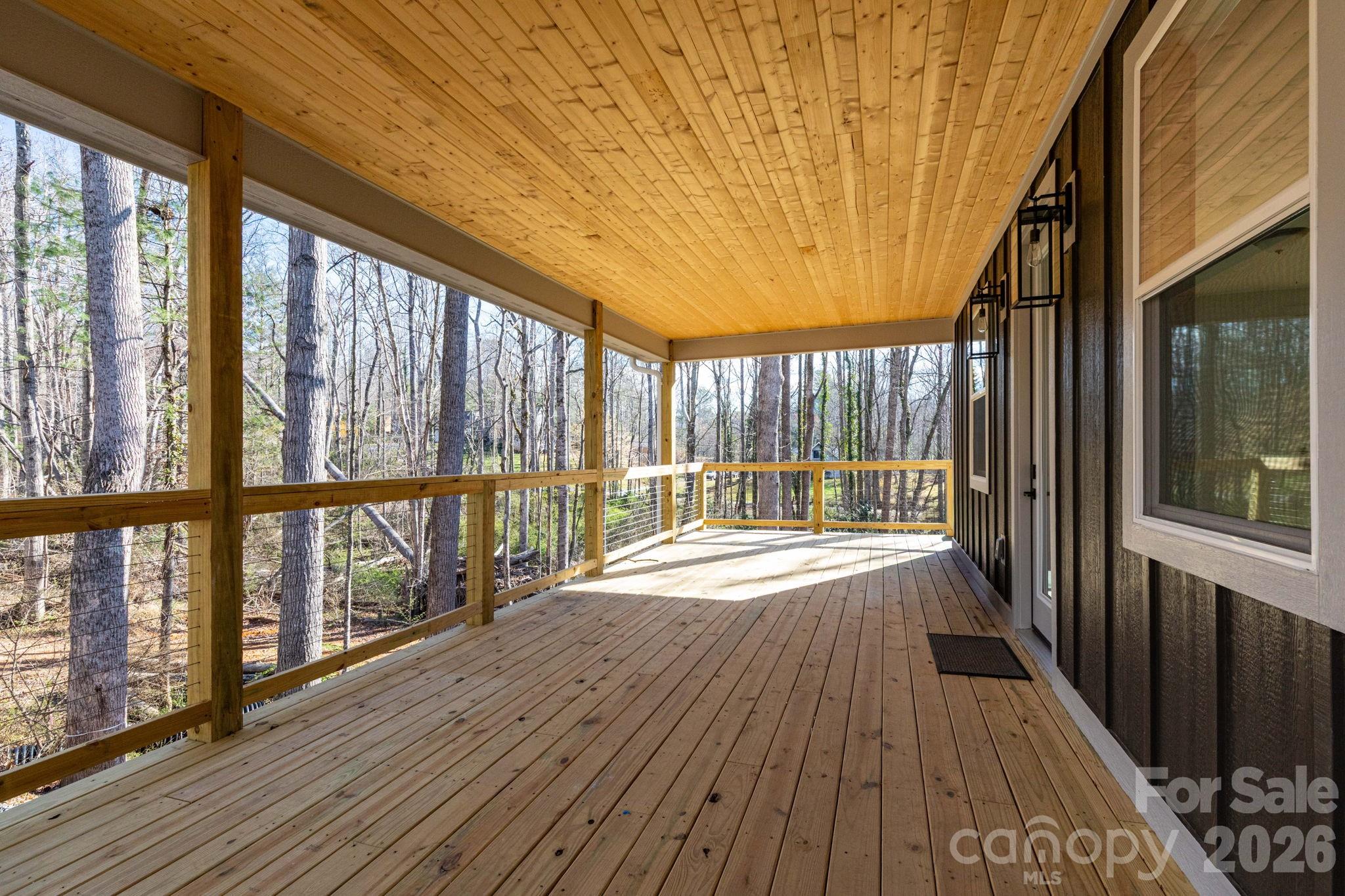 137 E Arbutus Trail — Hendersonville