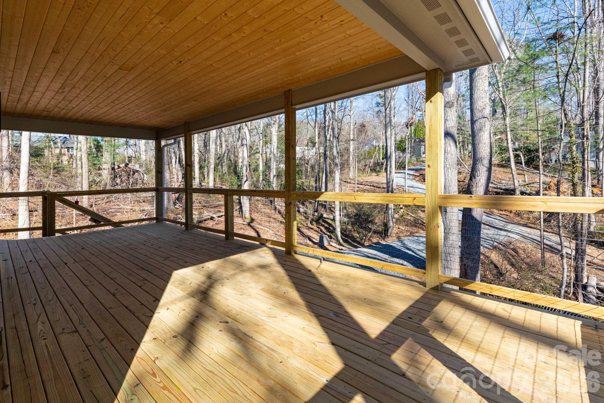 137 E Arbutus Trail — Hendersonville