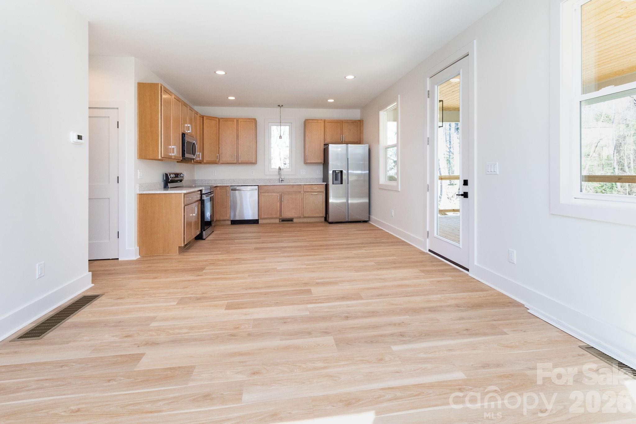 137 E Arbutus Trail — Hendersonville