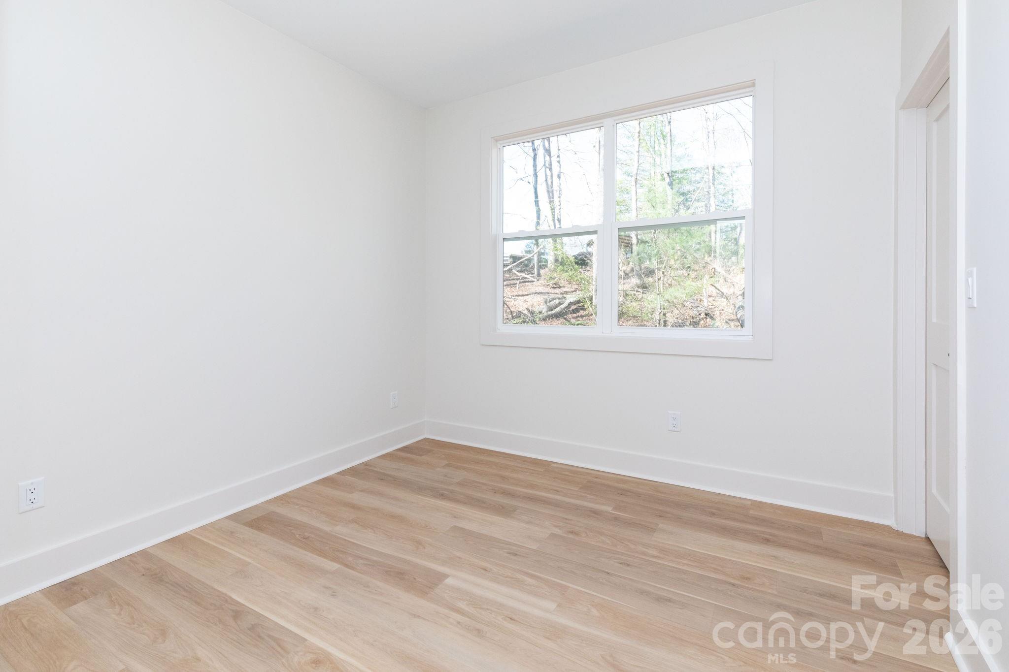 137 E Arbutus Trail — Hendersonville