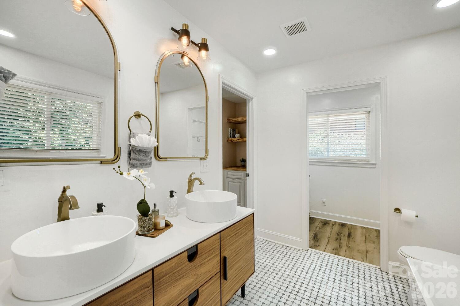 6607 Indian Lane — Charlotte
