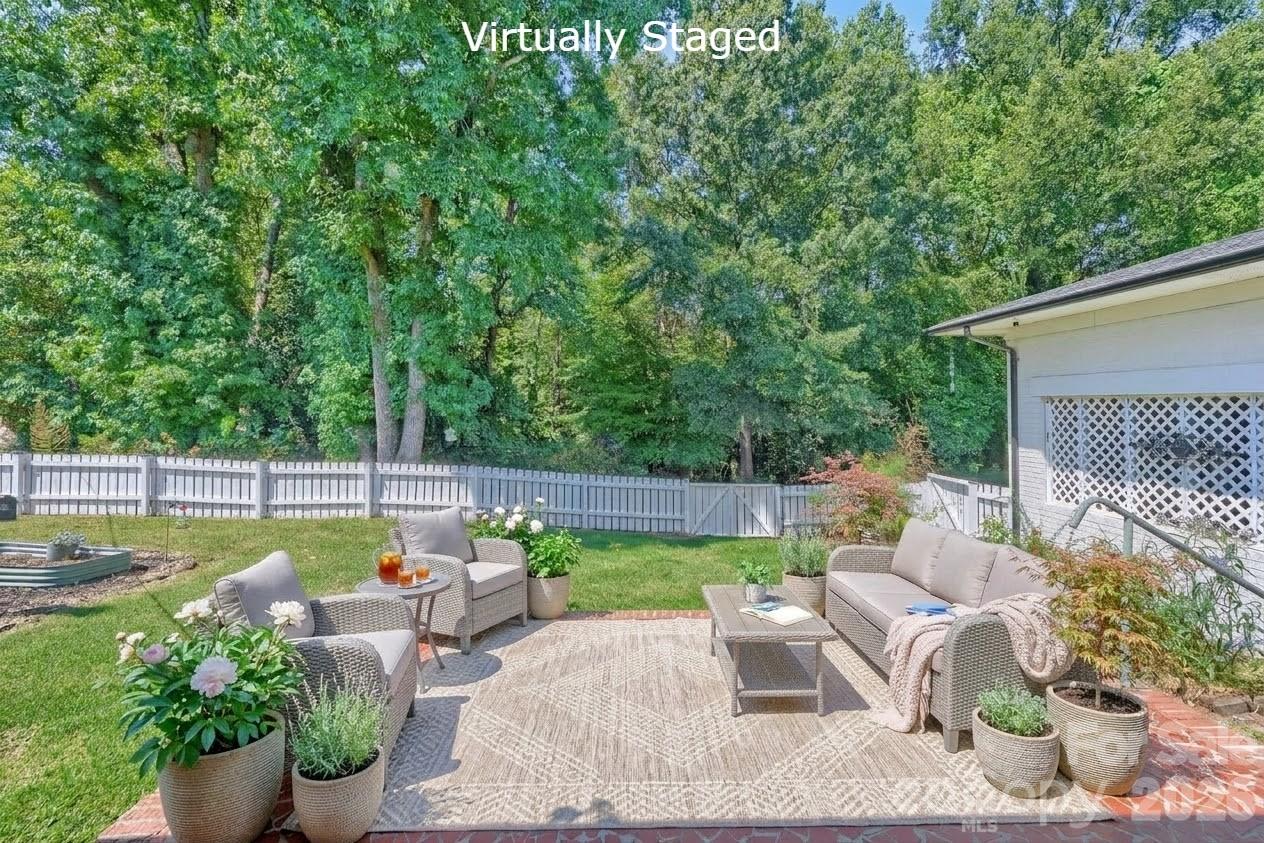 6607 Indian Lane — Charlotte