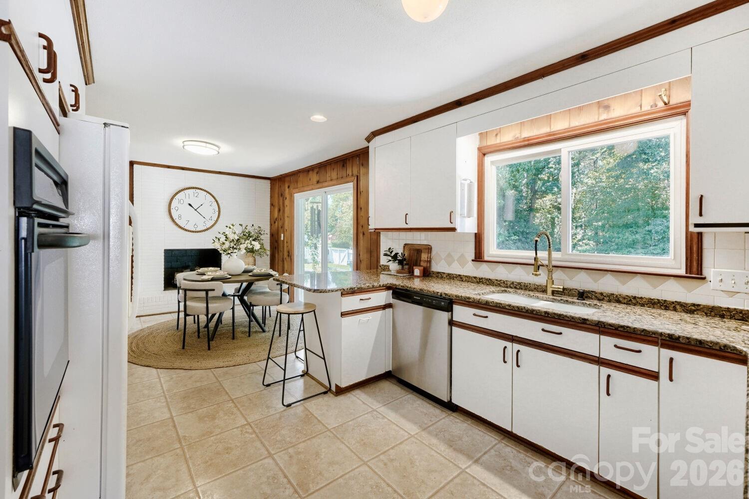 6607 Indian Lane — Charlotte