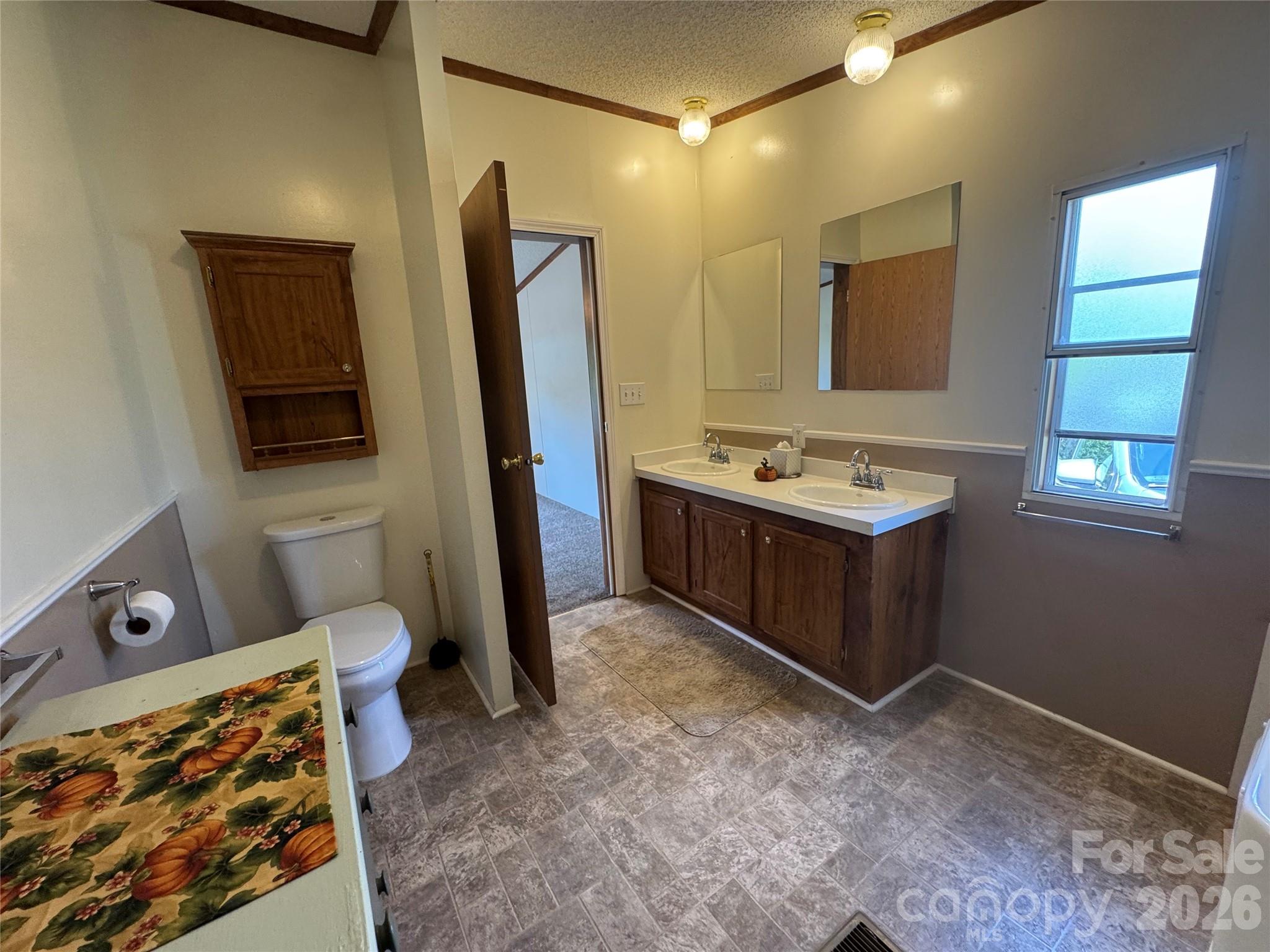 51 Little Hungry Road — Hendersonville