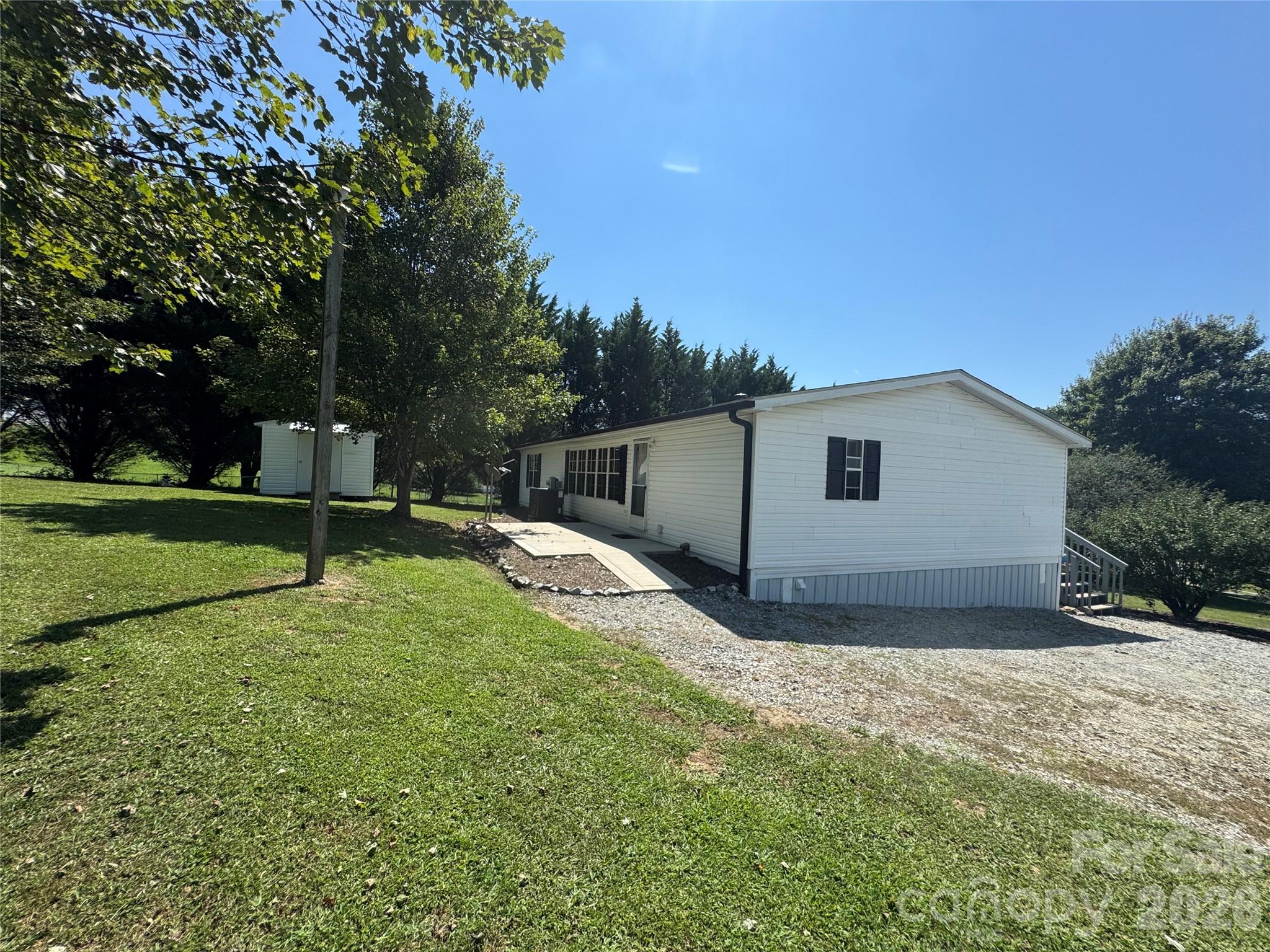 51 Little Hungry Road — Hendersonville
