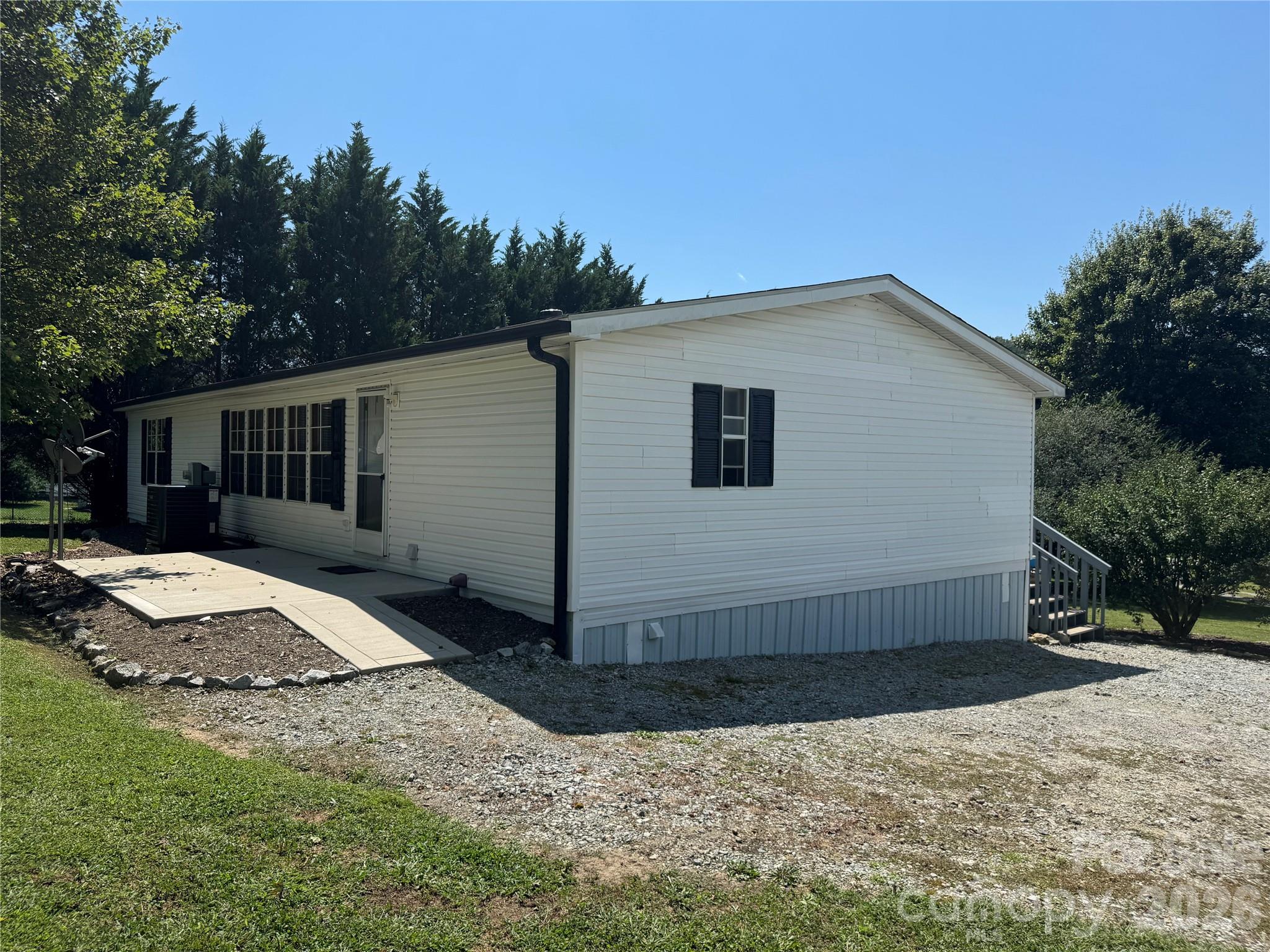 51 Little Hungry Road — Hendersonville
