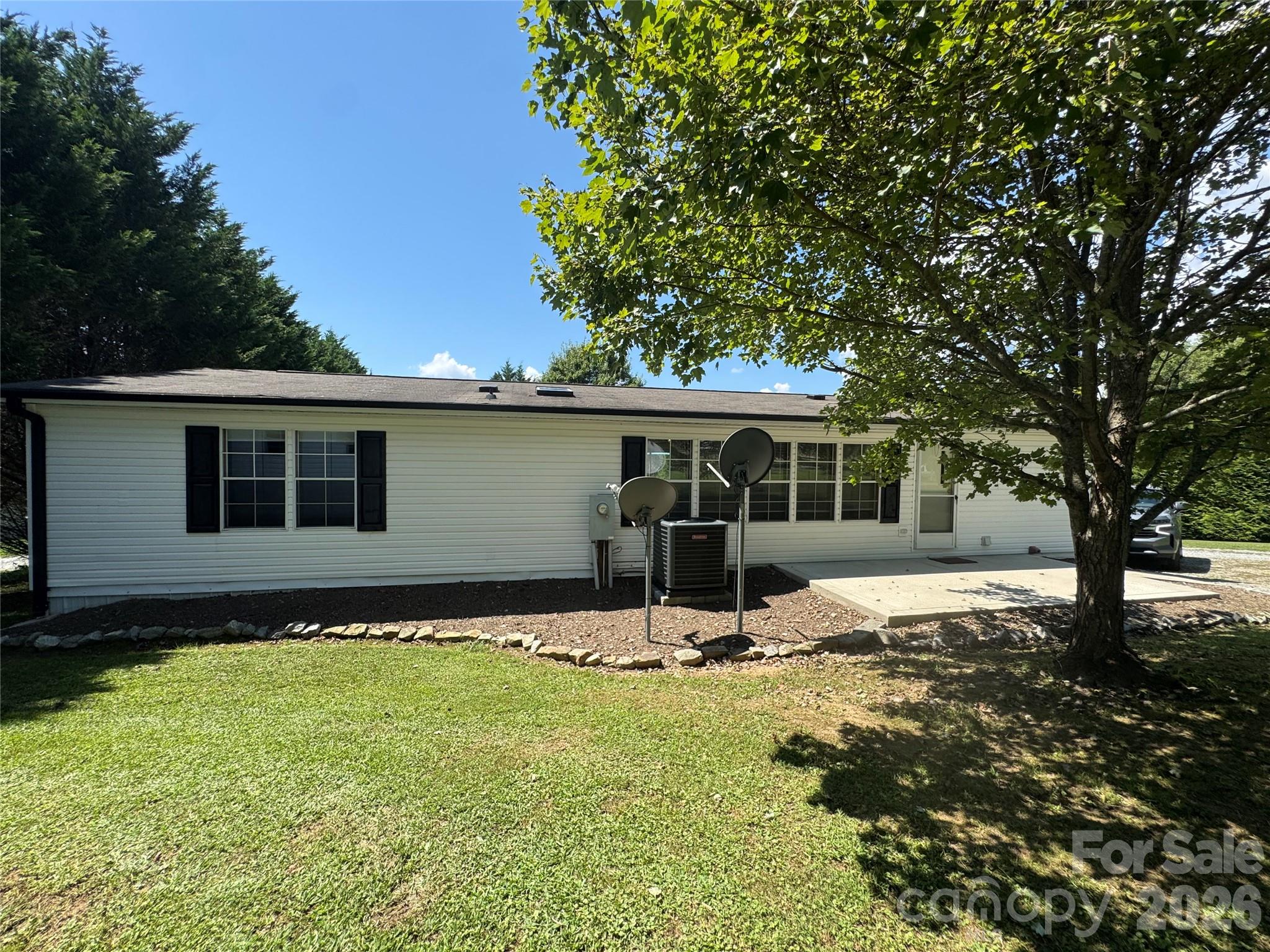 51 Little Hungry Road — Hendersonville