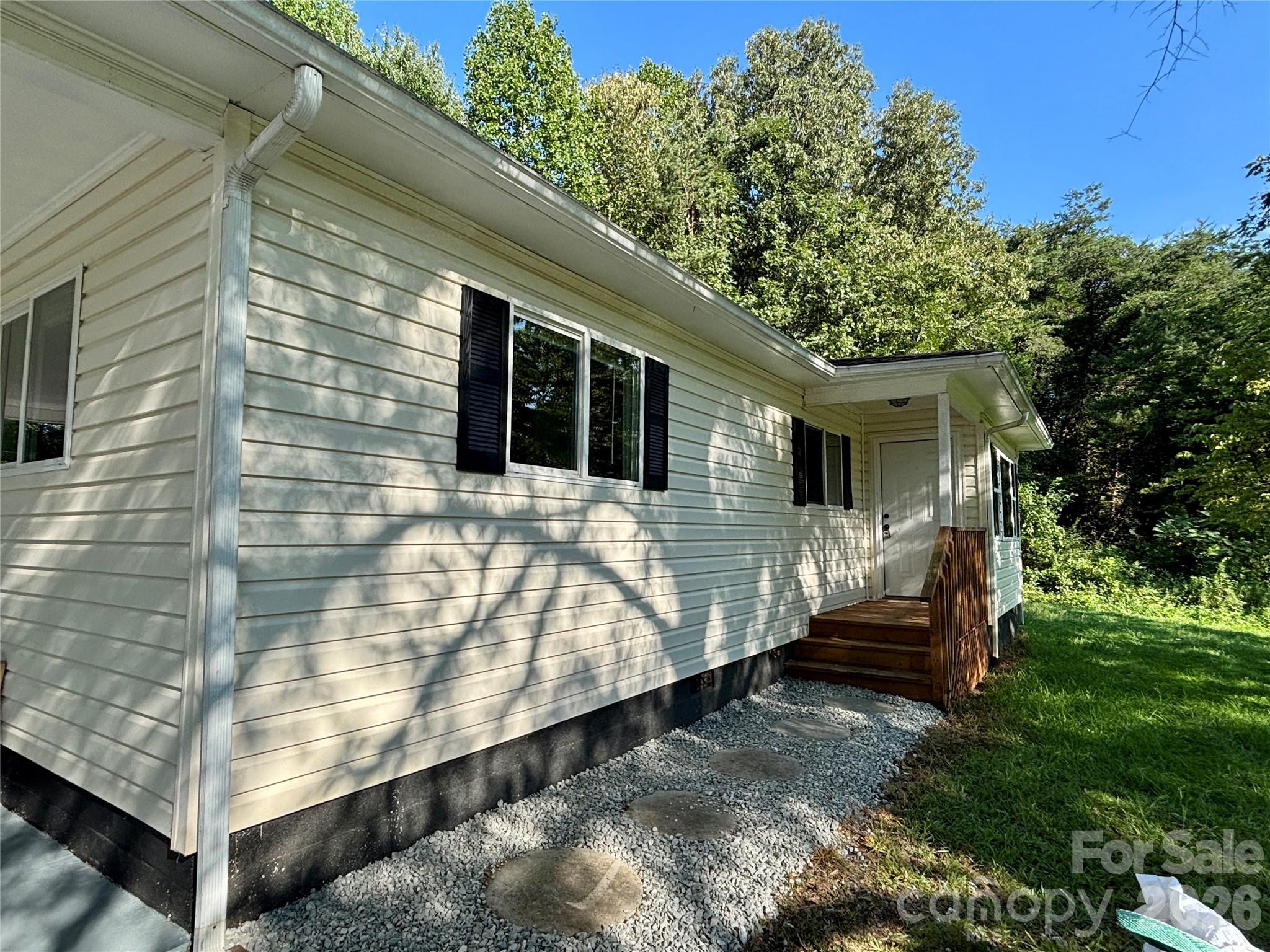 6622 Mountain Grove Road — Hickory