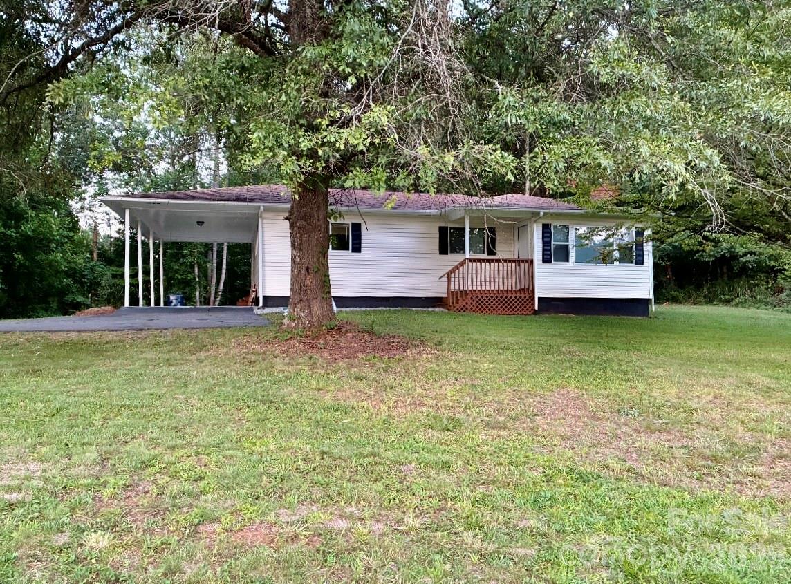 6622 Mountain Grove Road — Hickory