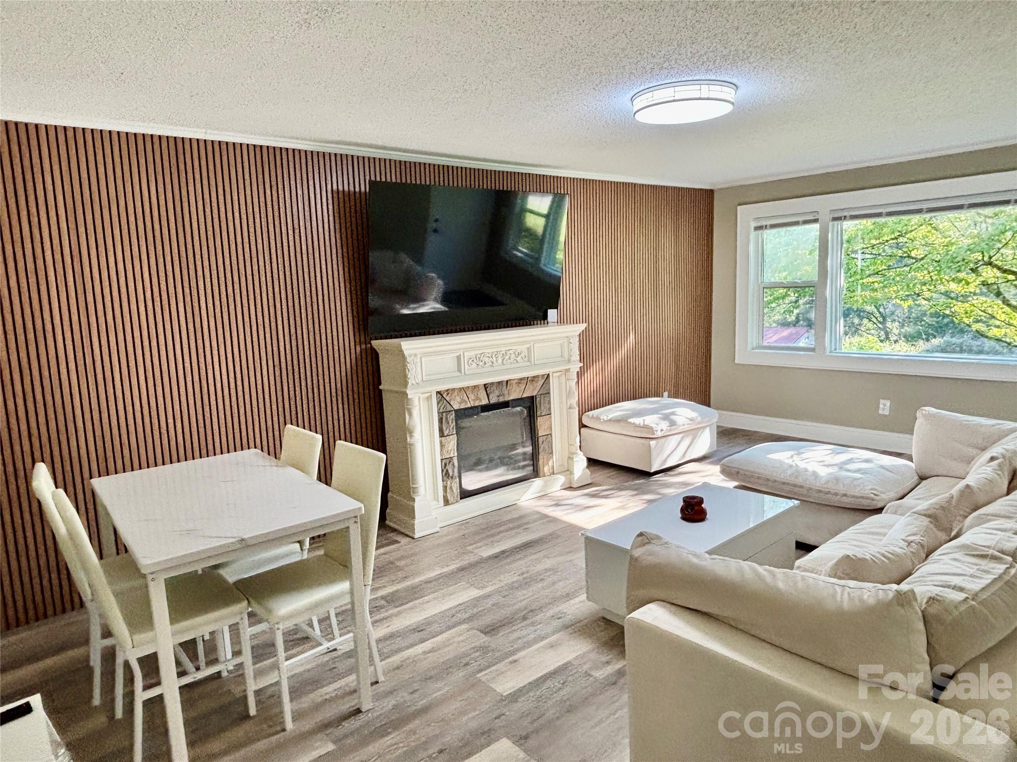 6622 Mountain Grove Road — Hickory