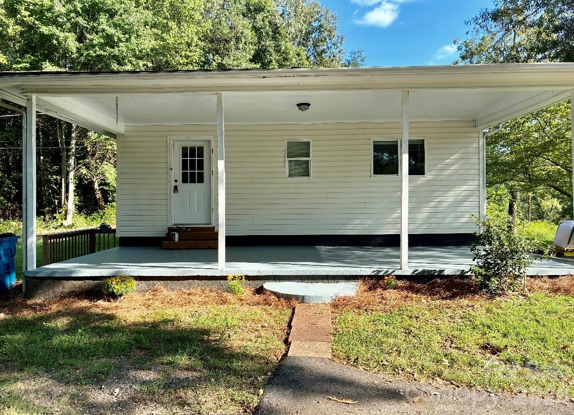 6622 Mountain Grove Road — Hickory