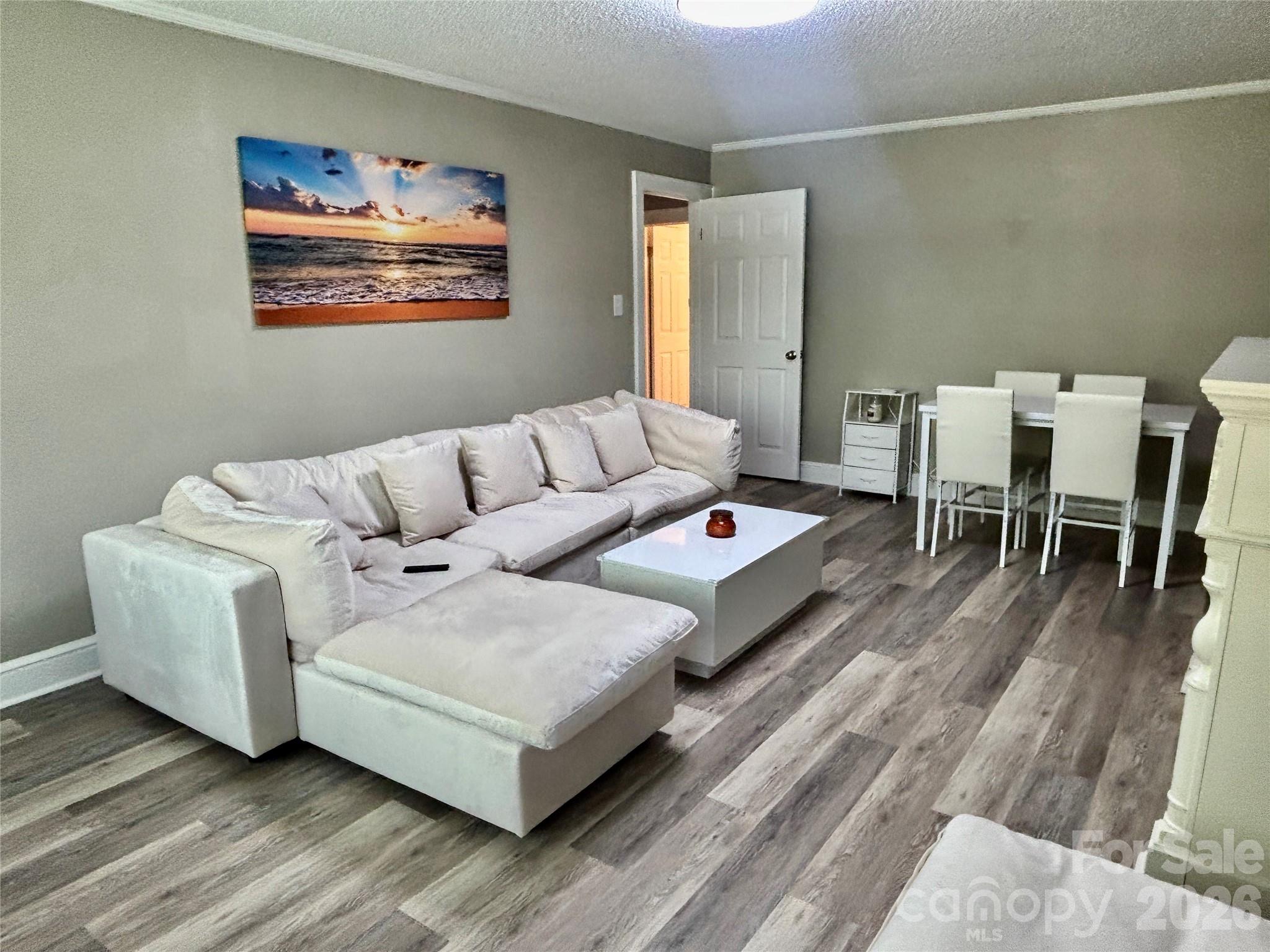6622 Mountain Grove Road — Hickory