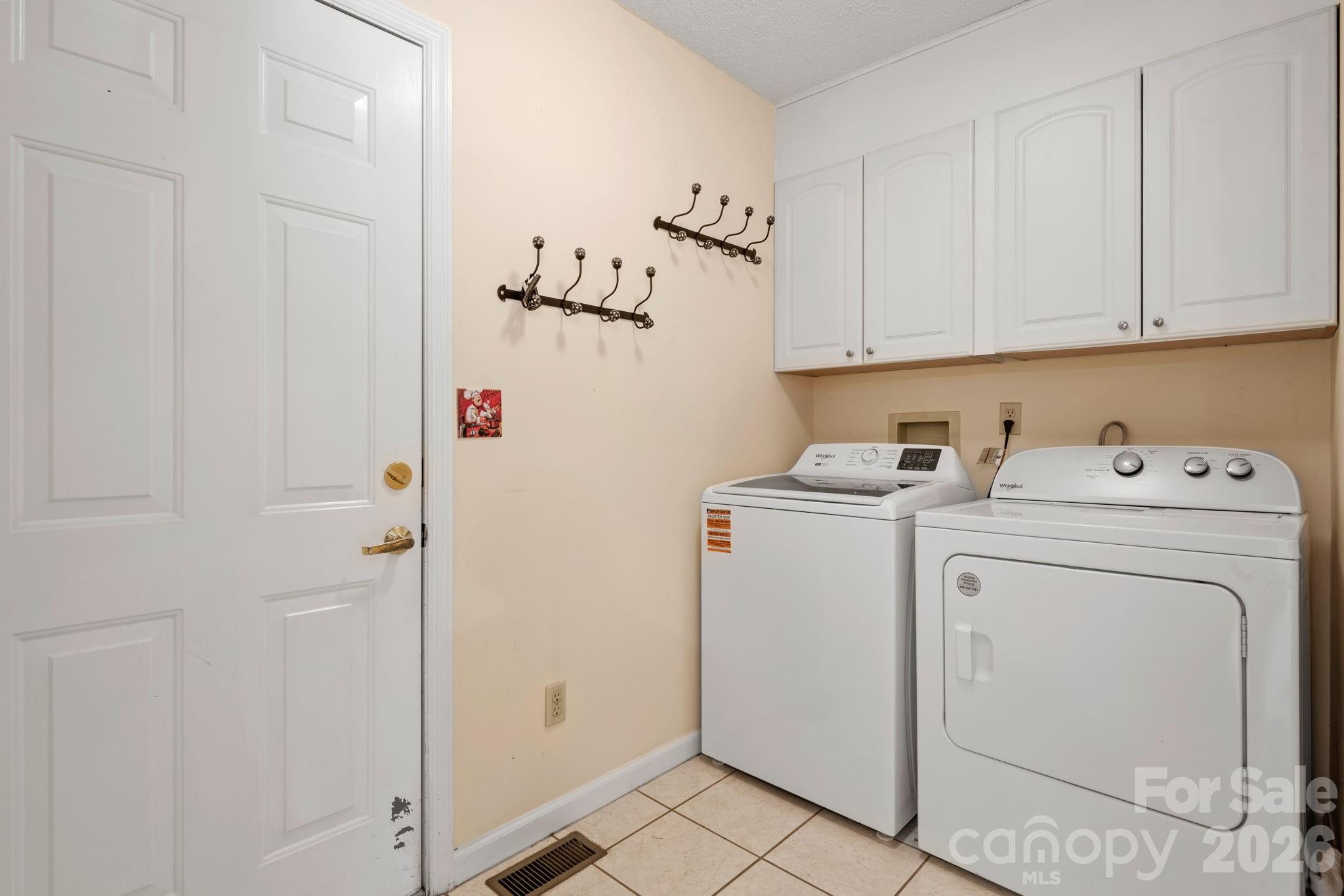 324 DAWNBROOK Drive — Flat Rock