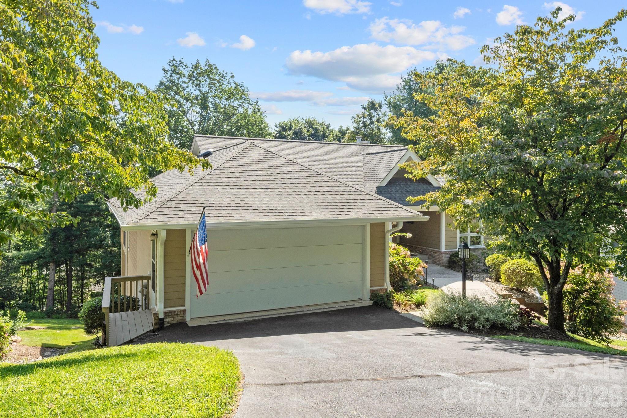 324 DAWNBROOK Drive — Flat Rock