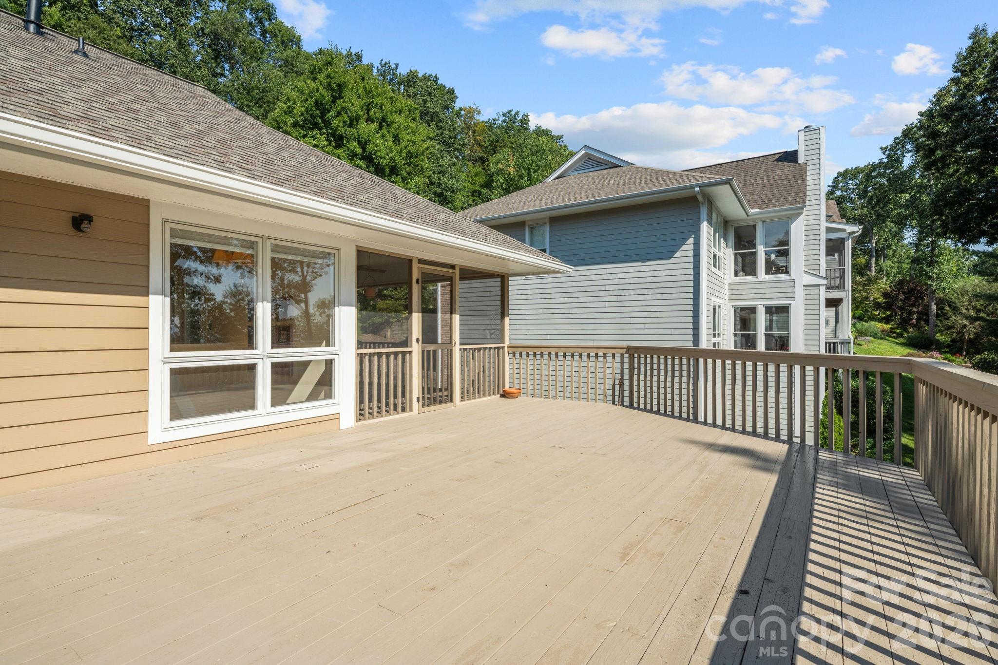 324 DAWNBROOK Drive — Flat Rock