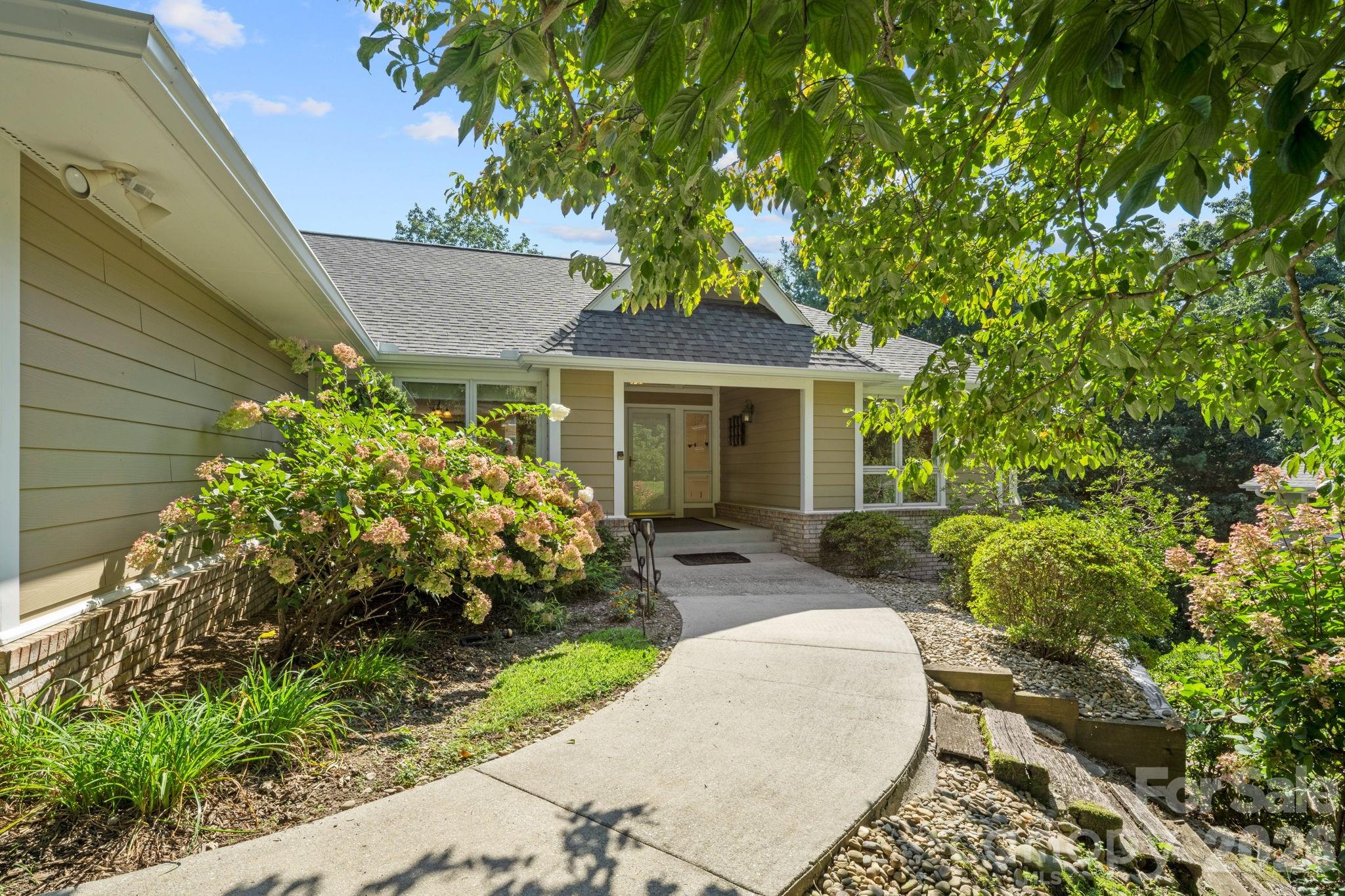 324 DAWNBROOK Drive — Flat Rock