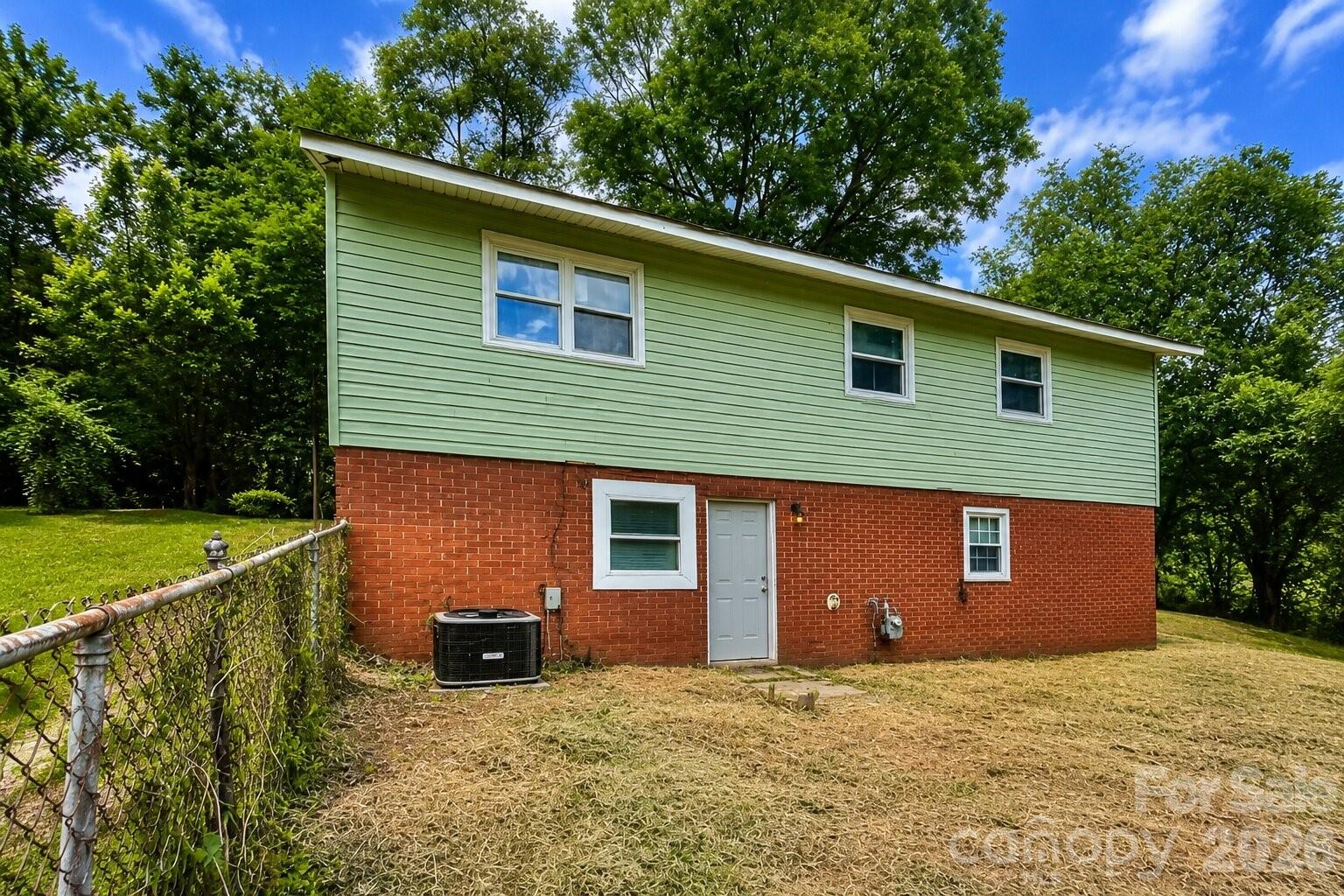 2756 Coronet Way — Charlotte