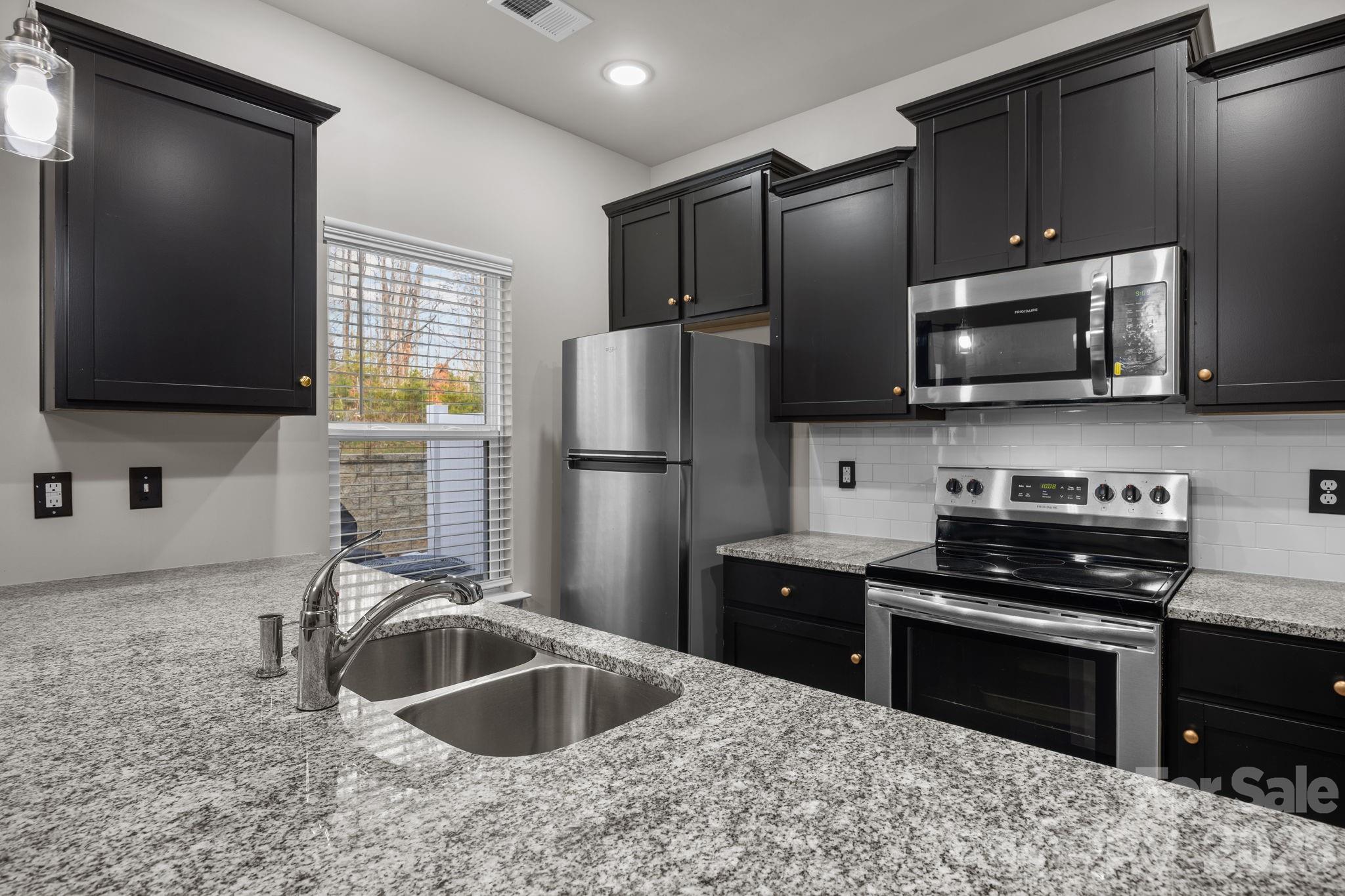 8105 Alderton Lane — Charlotte