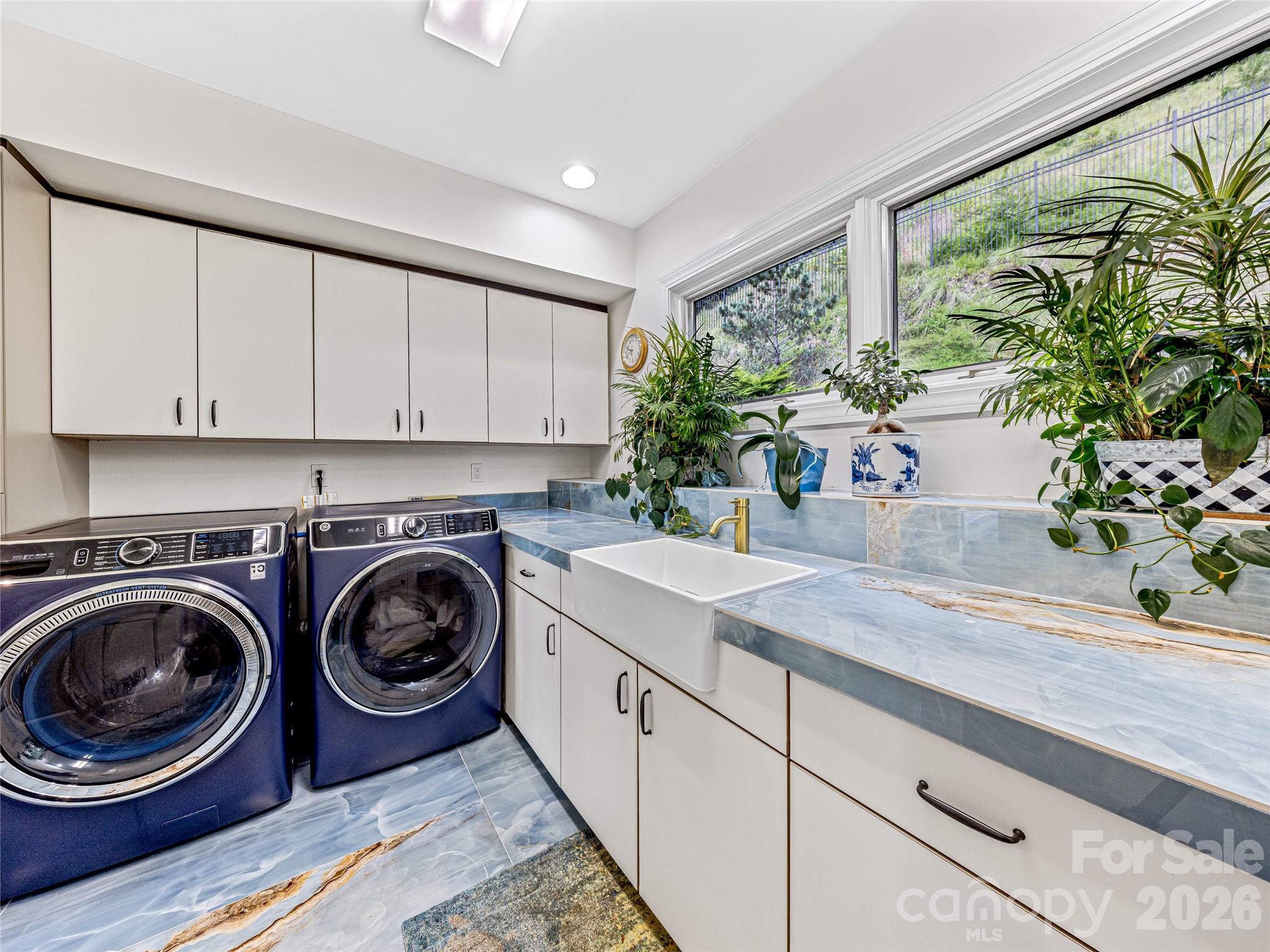 10 Beaverbrook Court — Asheville