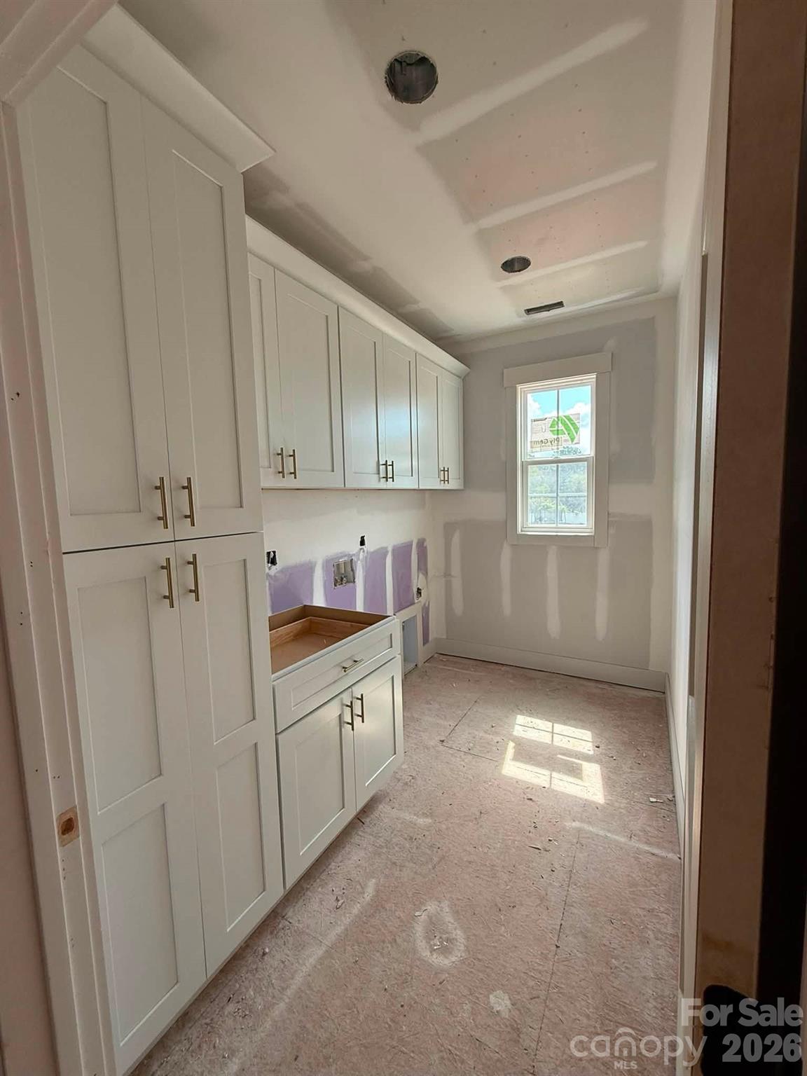 202 Northbrook III School Road — Vale