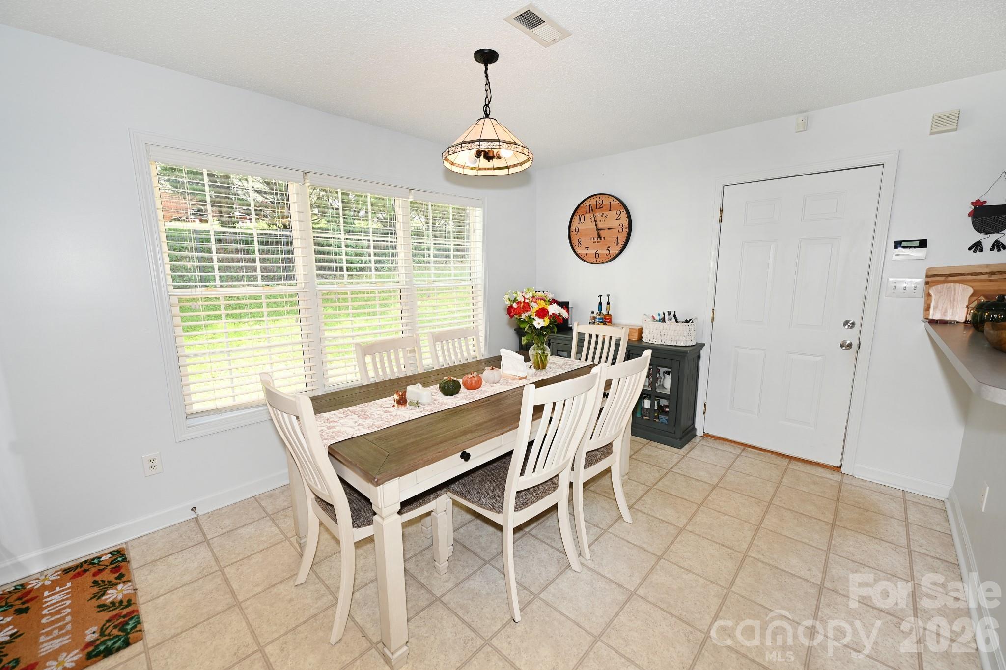 236 17th Avenue SE — Hickory