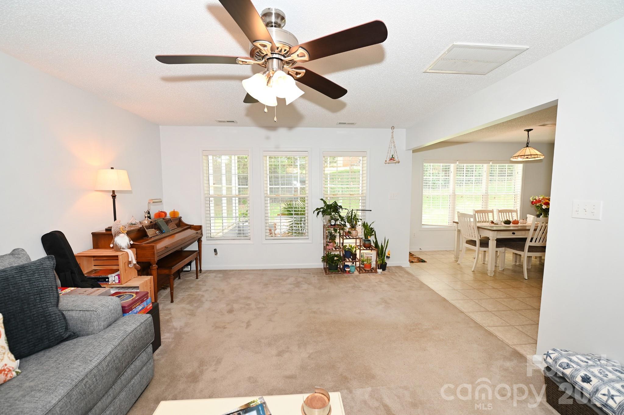 236 17th Avenue SE — Hickory