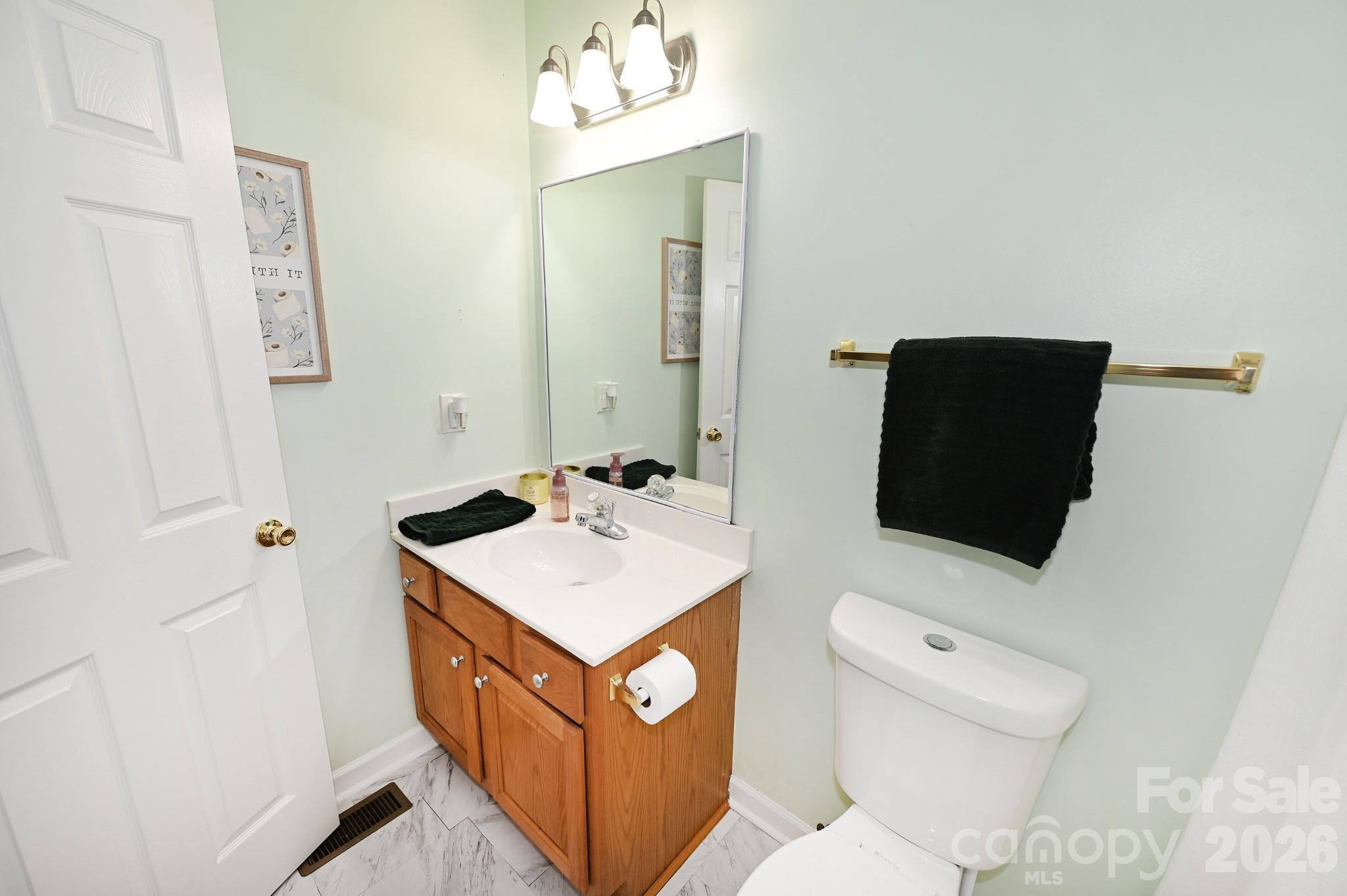 236 17th Avenue SE — Hickory