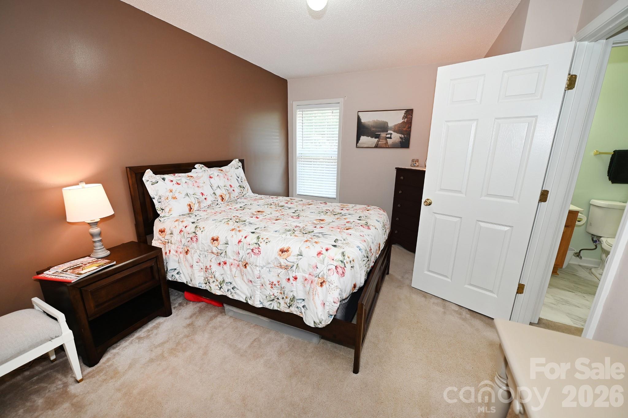 236 17th Avenue SE — Hickory
