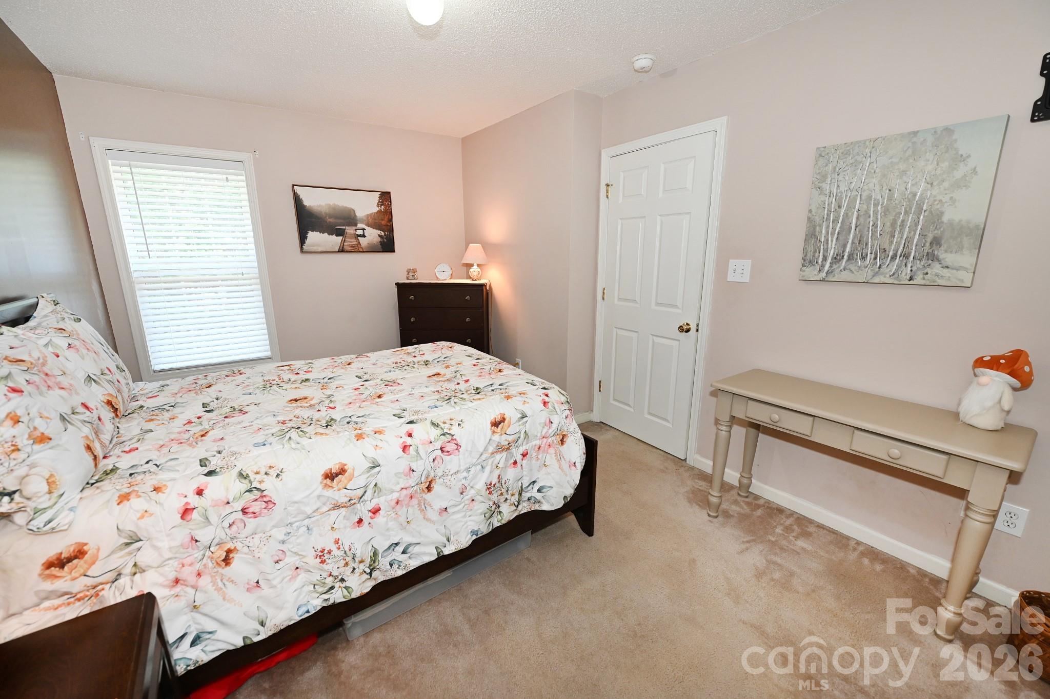 236 17th Avenue SE — Hickory