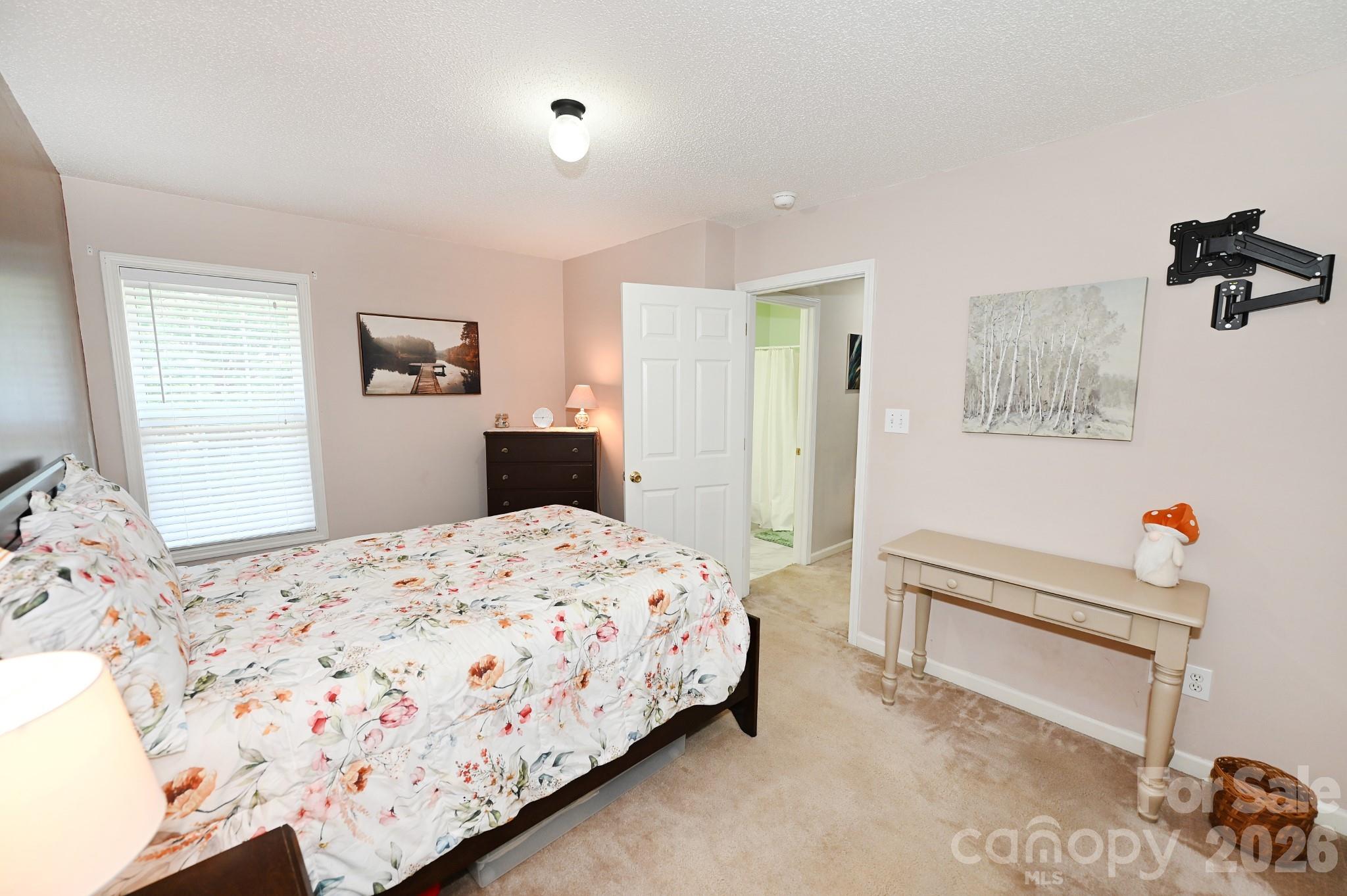 236 17th Avenue SE — Hickory