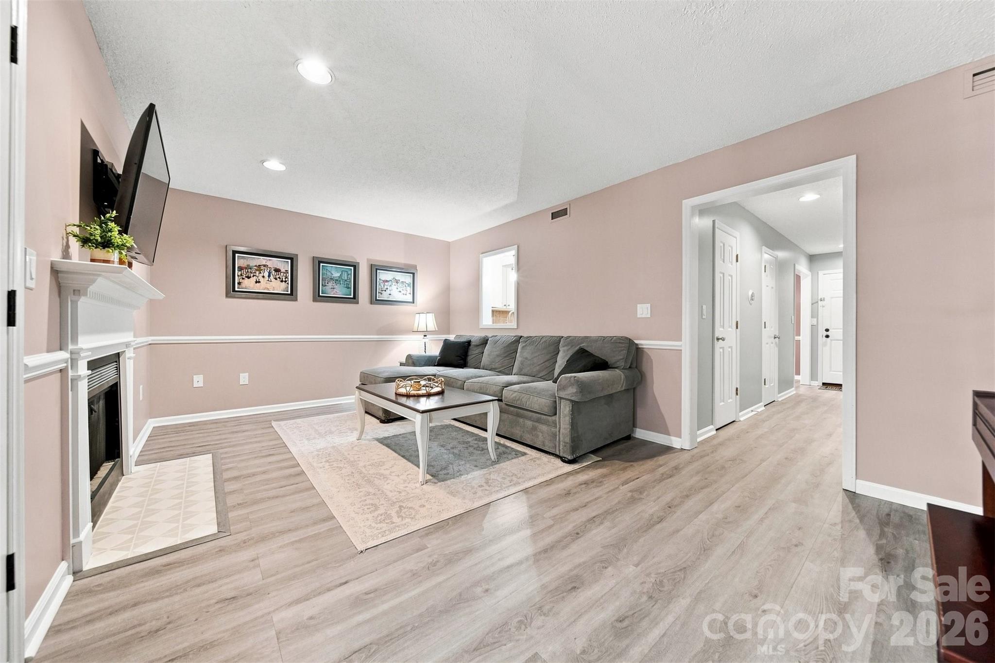 921 21st Avenue NE — Hickory
