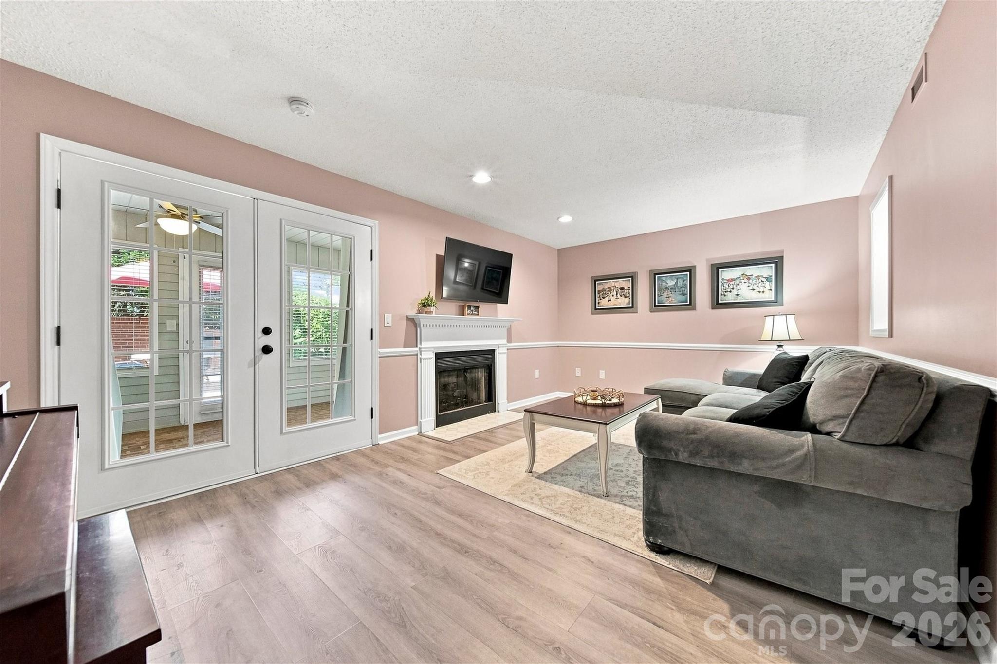 921 21st Avenue NE — Hickory