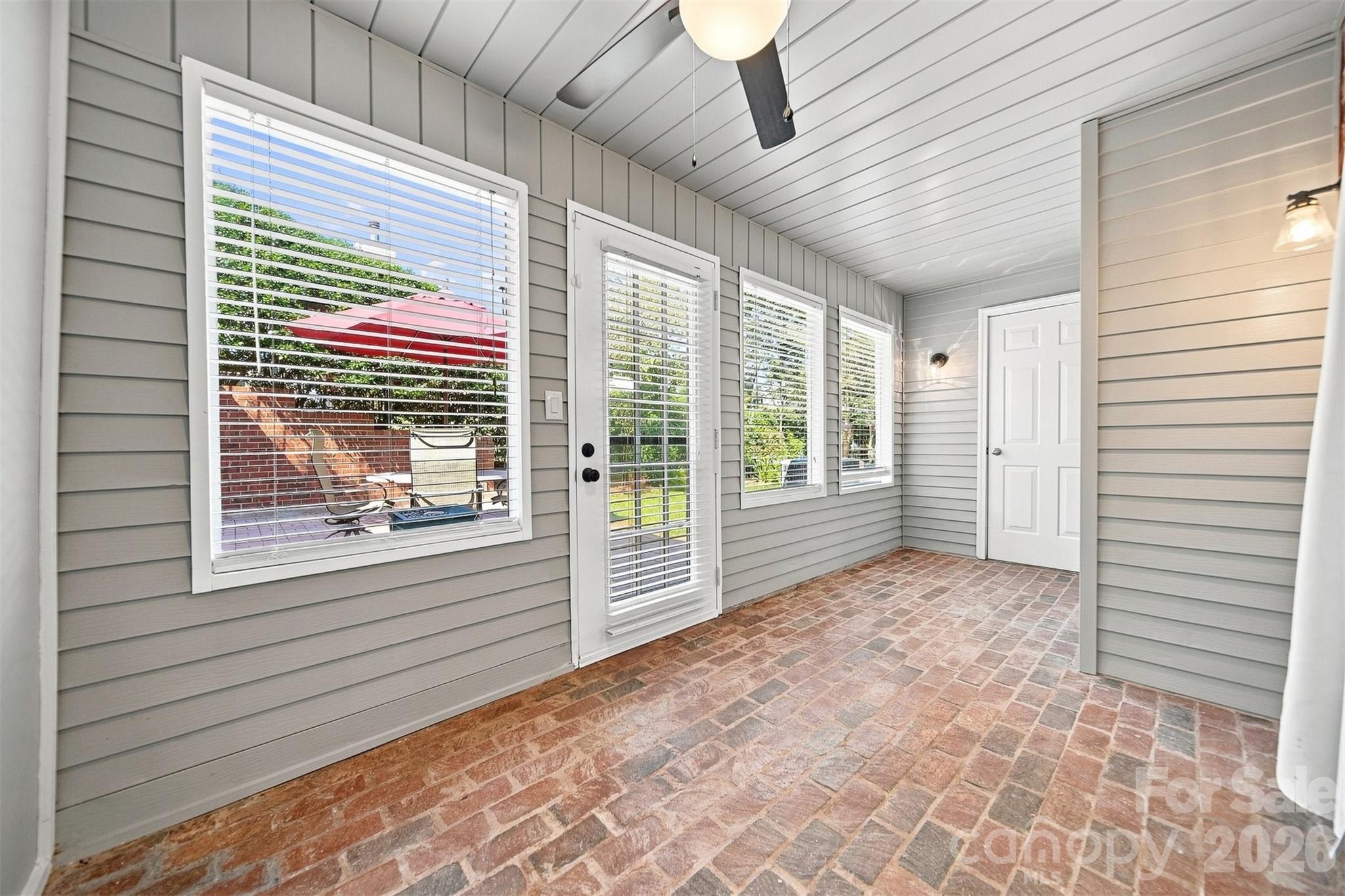 921 21st Avenue NE — Hickory