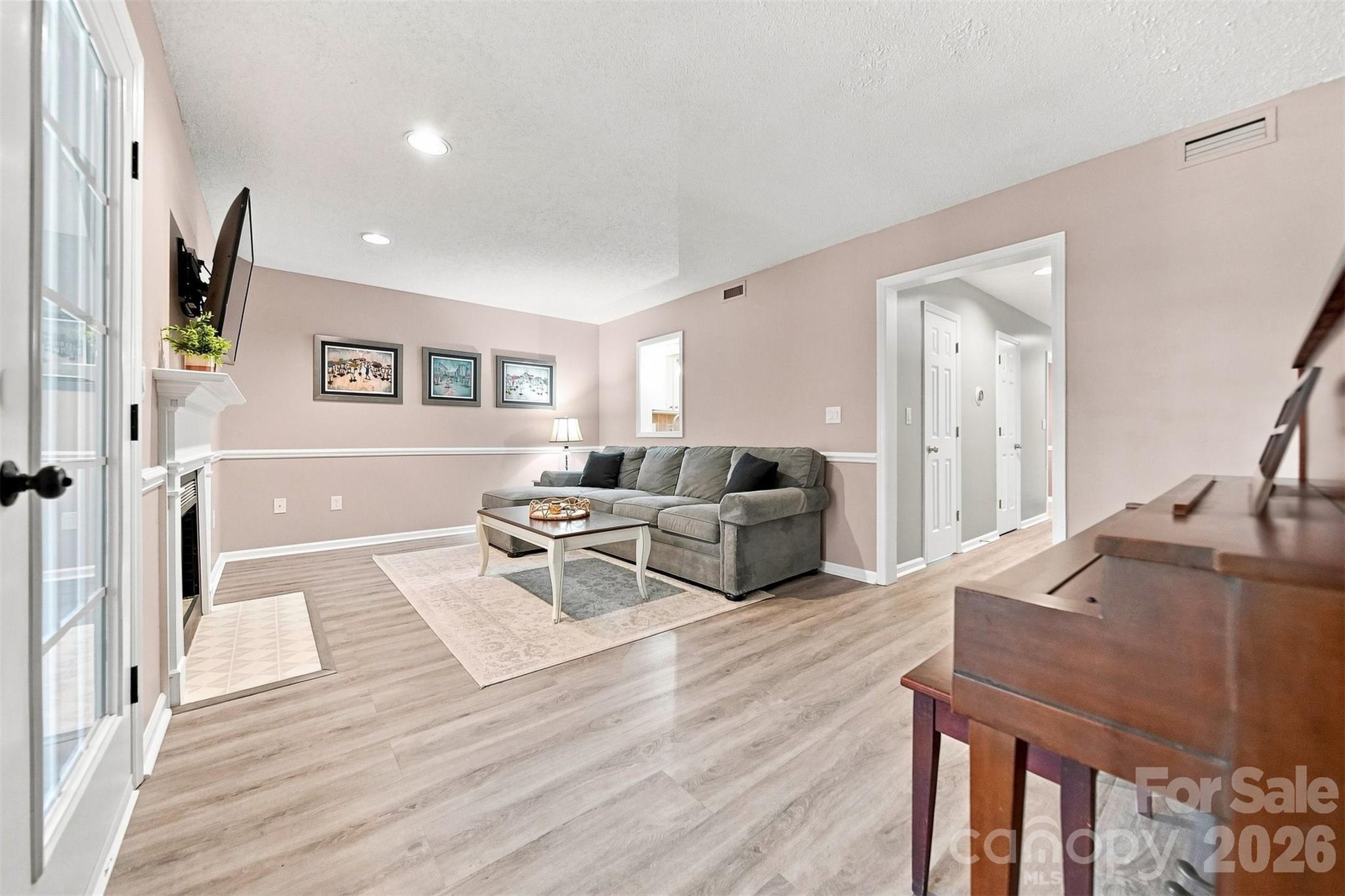 921 21st Avenue NE — Hickory