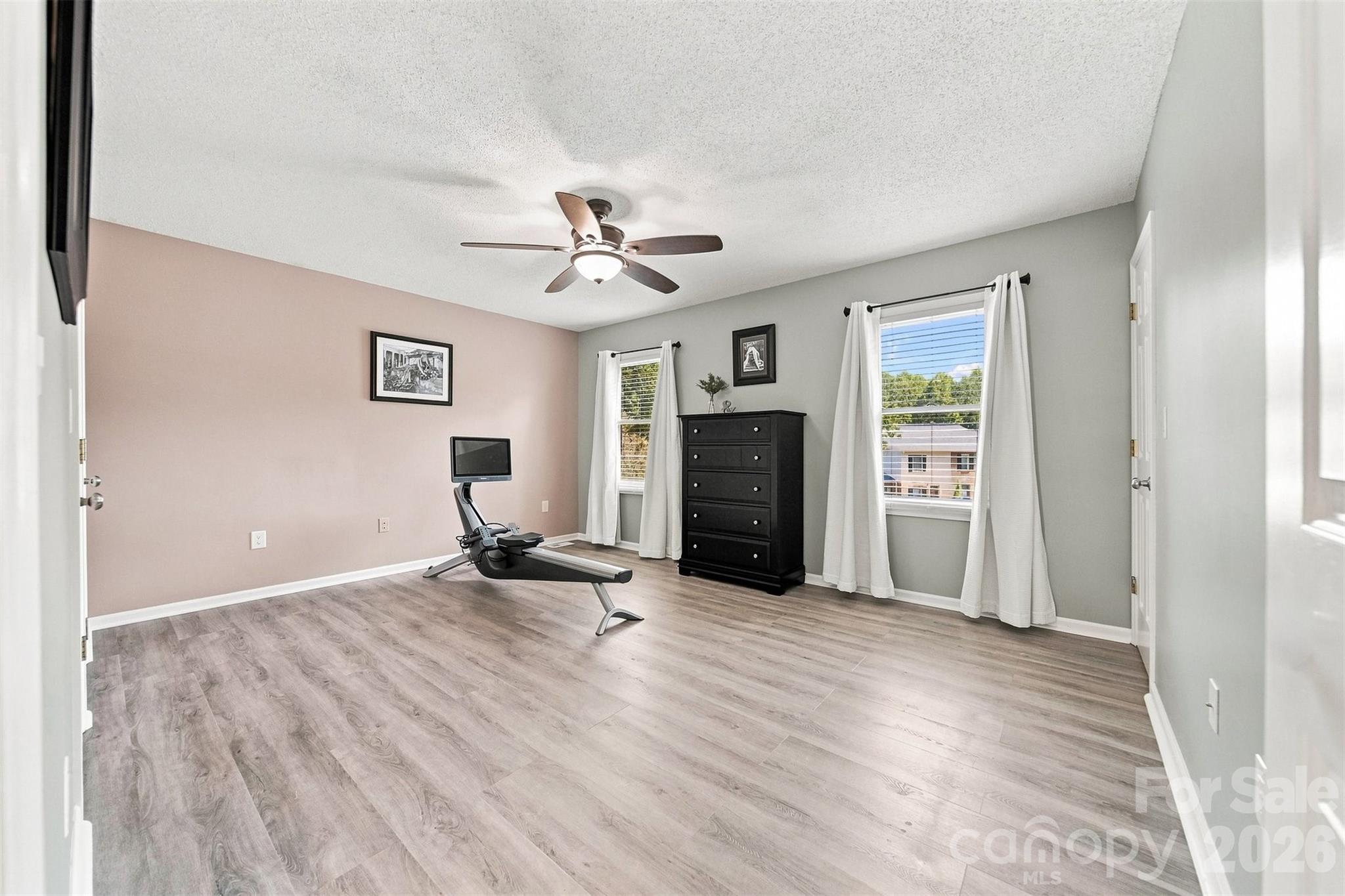 921 21st Avenue NE — Hickory