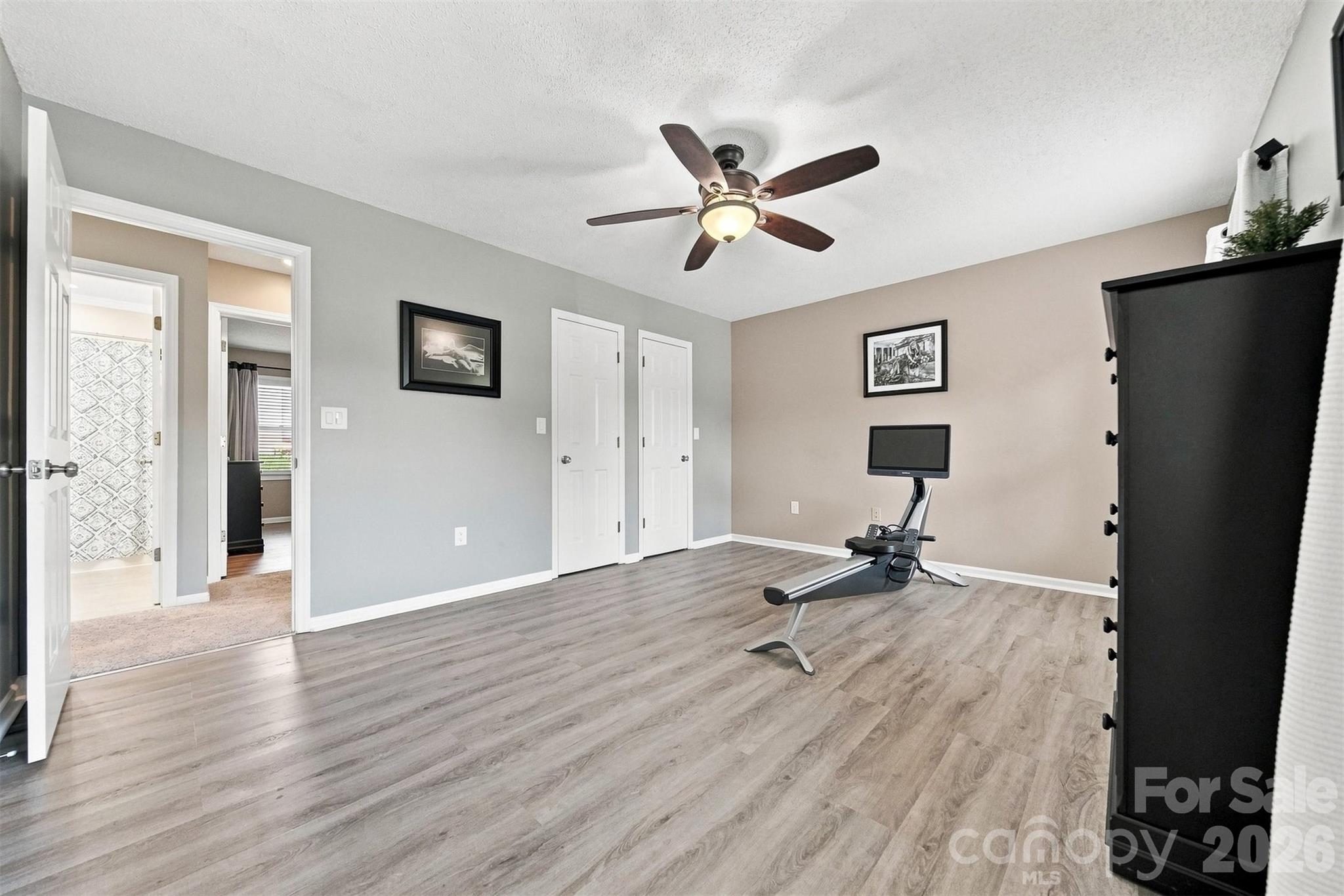 921 21st Avenue NE — Hickory
