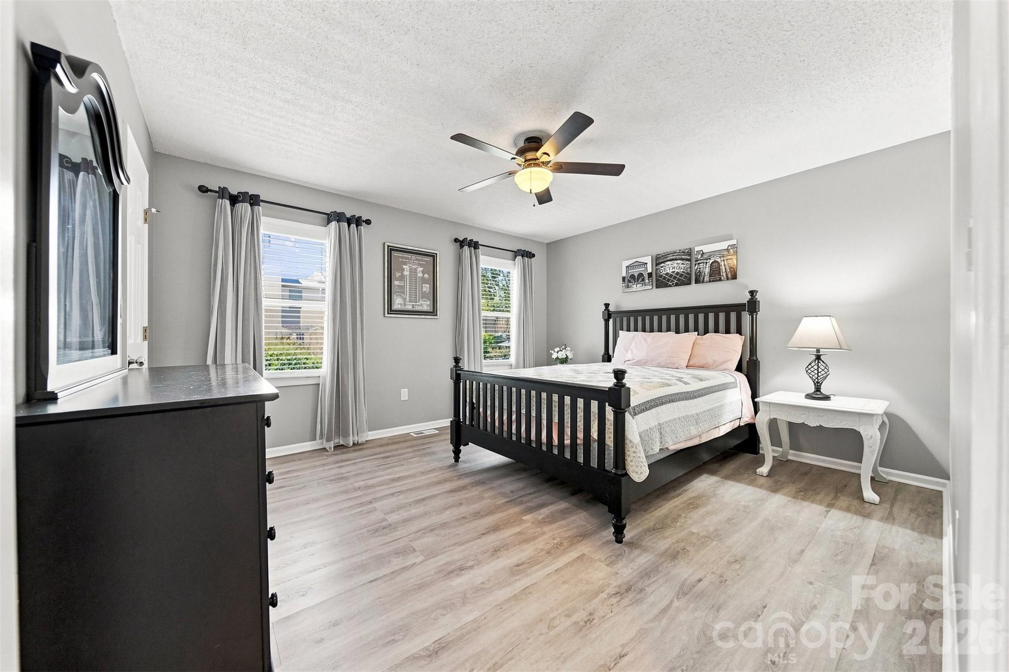 921 21st Avenue NE — Hickory