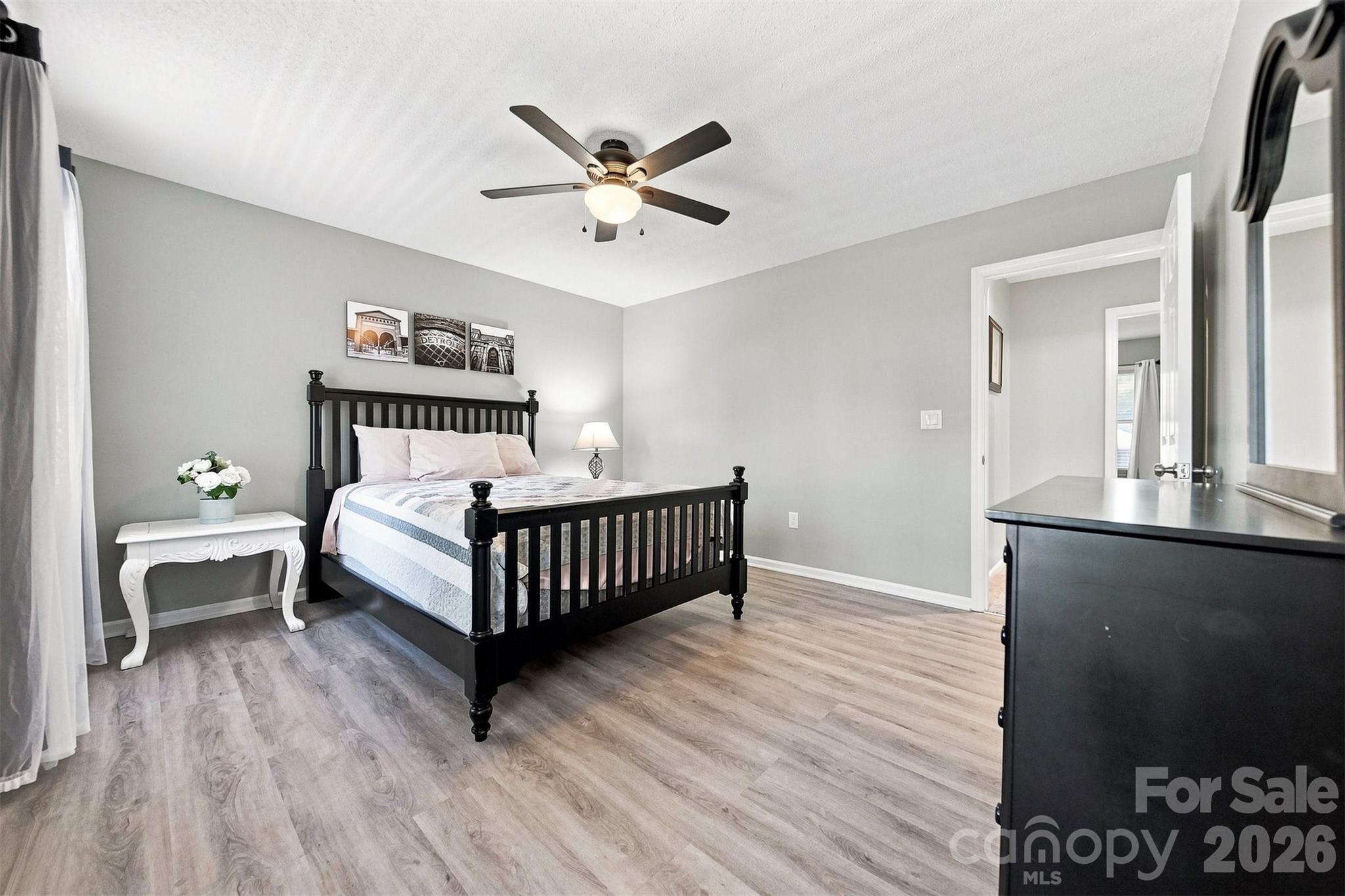 921 21st Avenue NE — Hickory