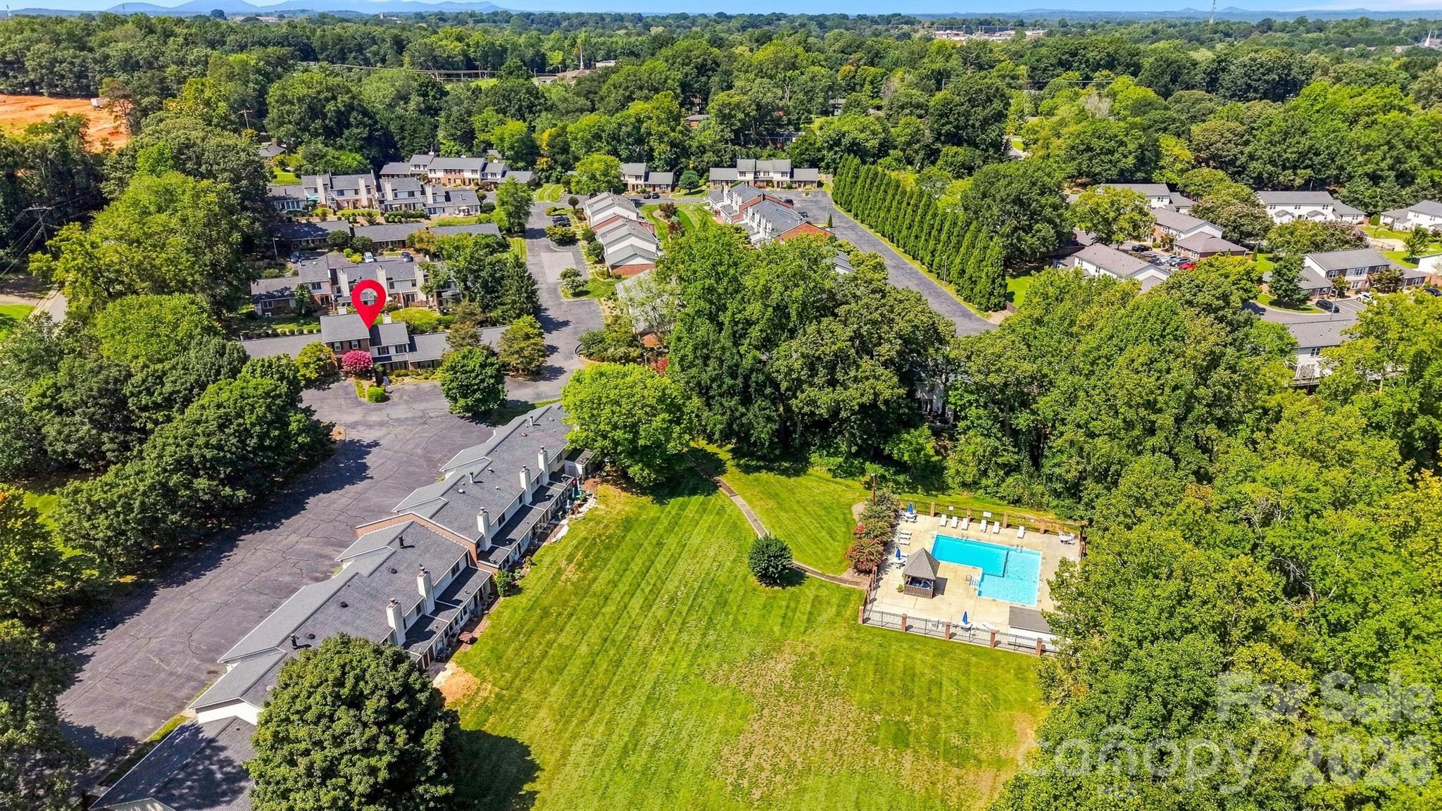 921 21st Avenue NE — Hickory
