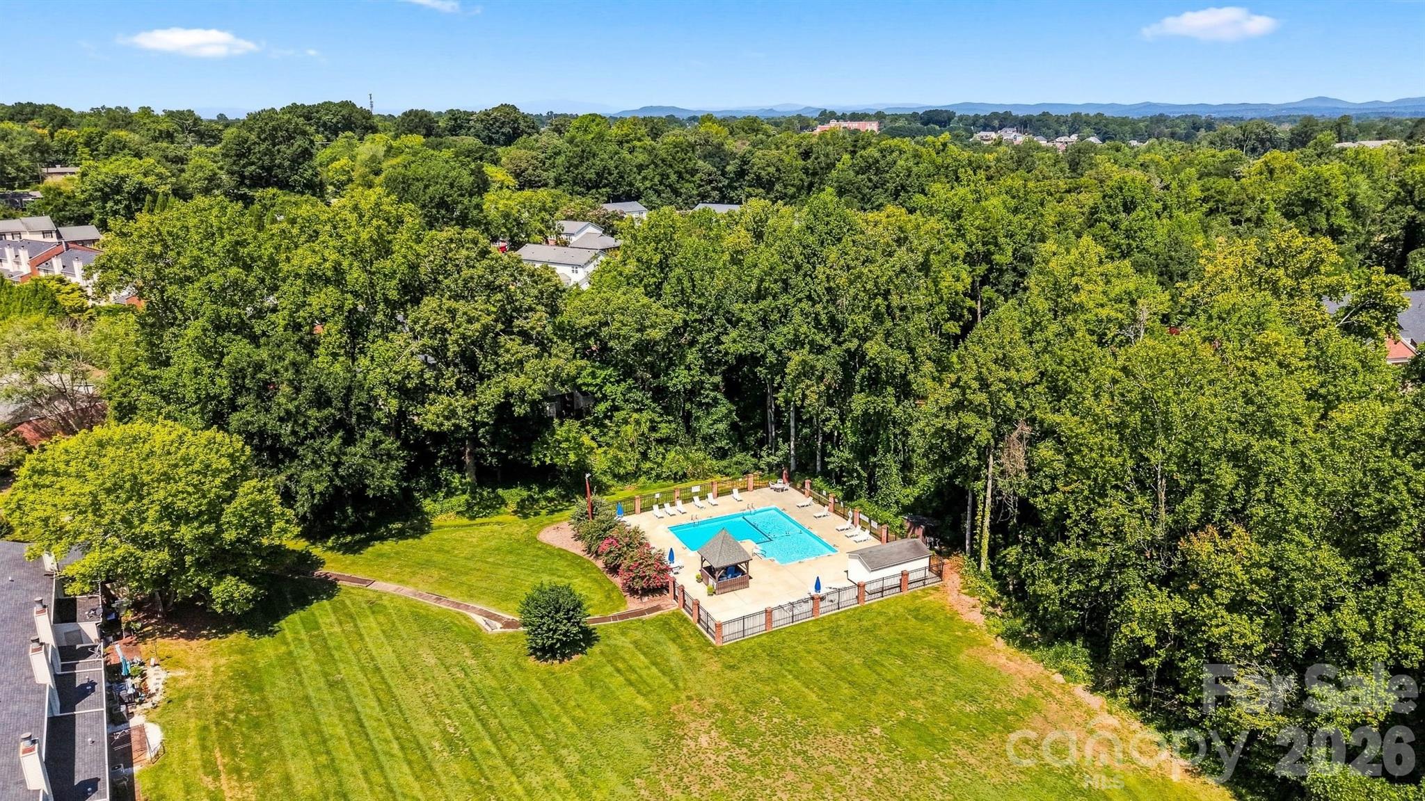 921 21st Avenue NE — Hickory