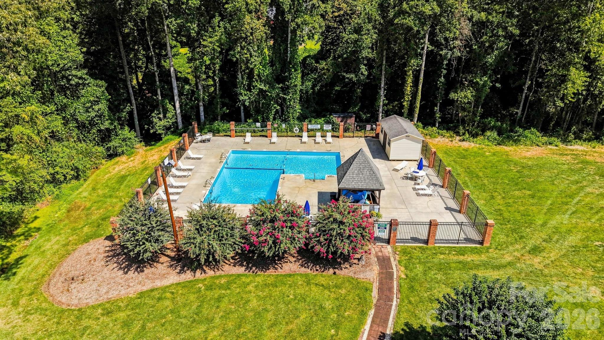 921 21st Avenue NE — Hickory
