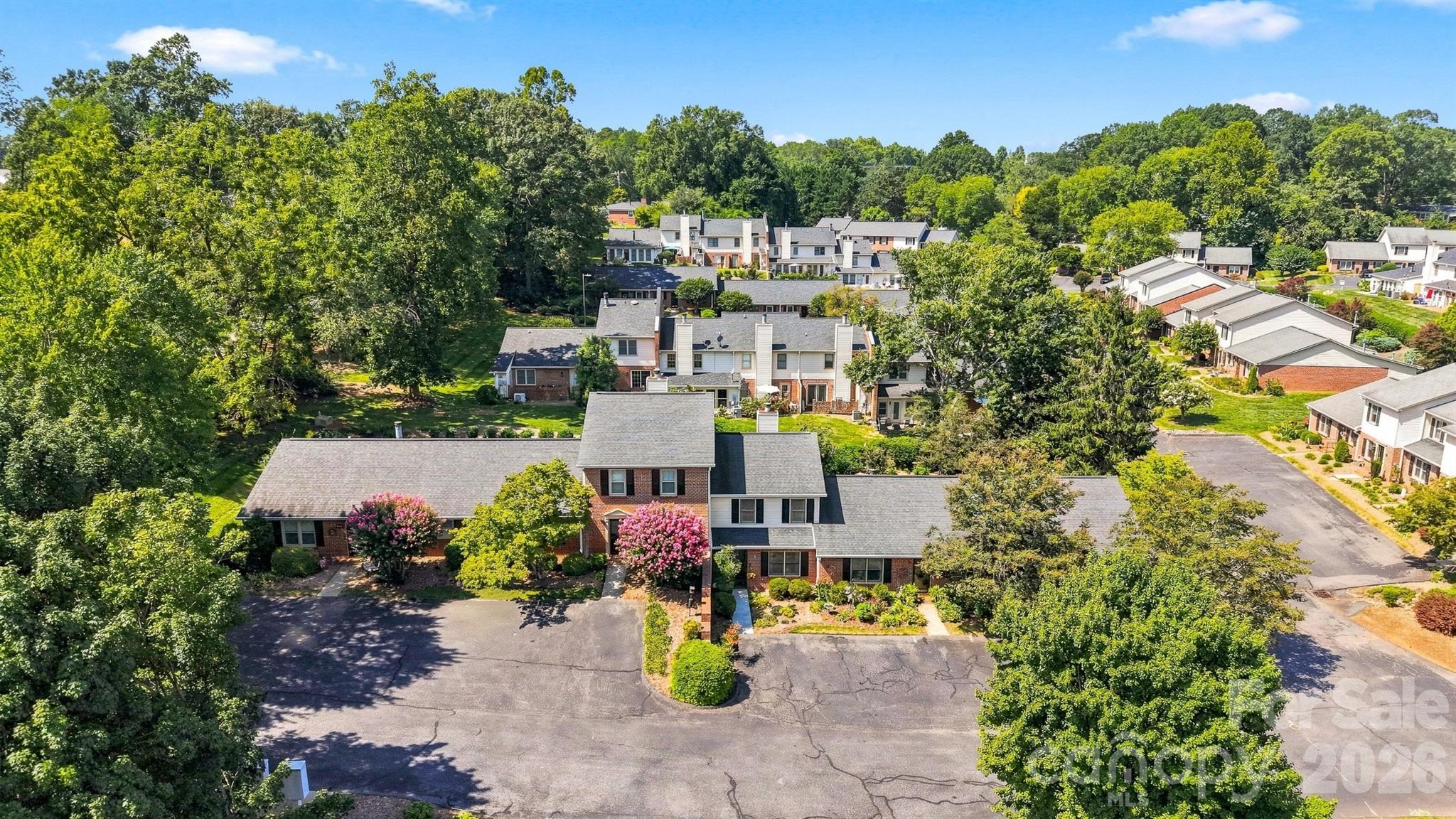 921 21st Avenue NE — Hickory