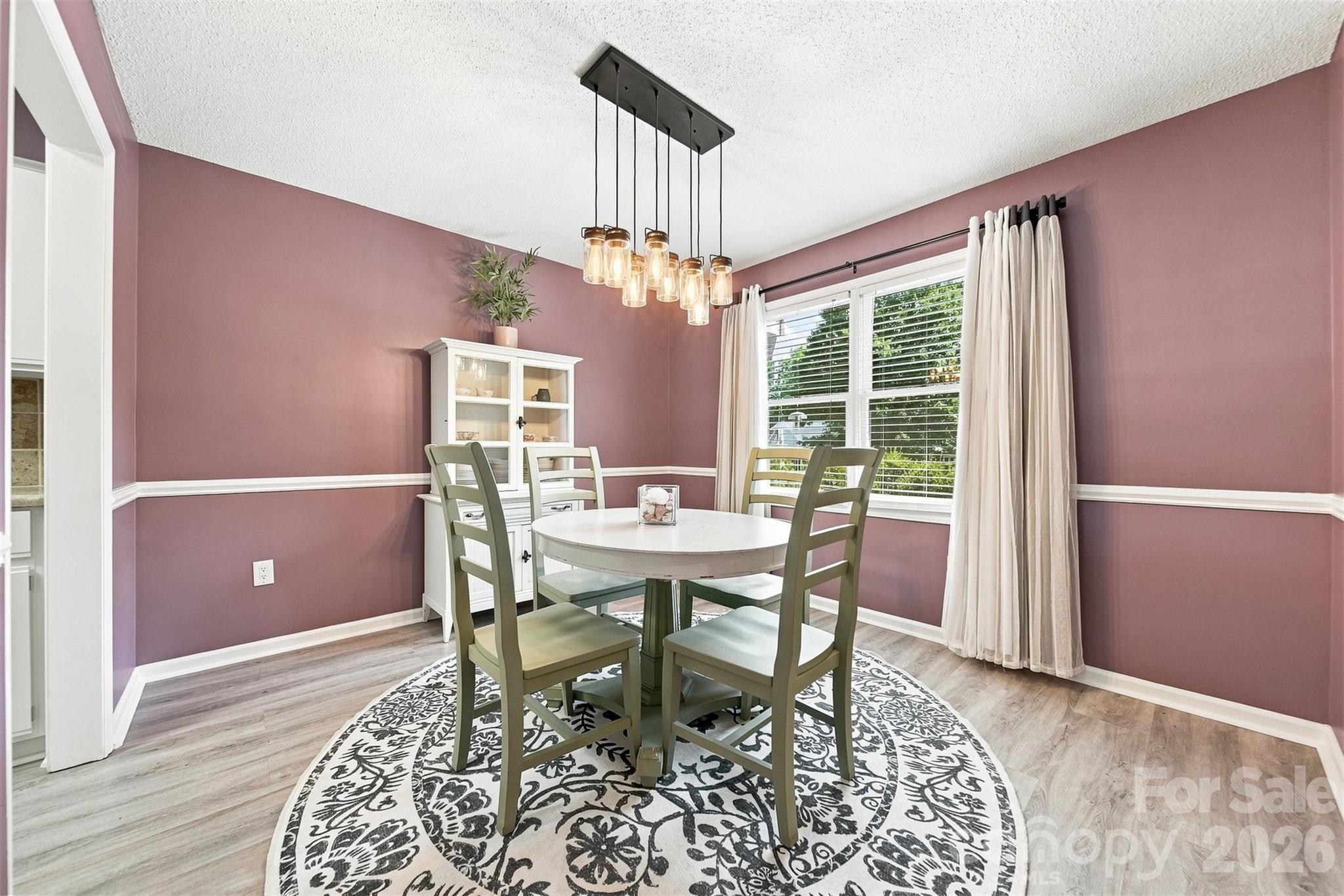 921 21st Avenue NE — Hickory