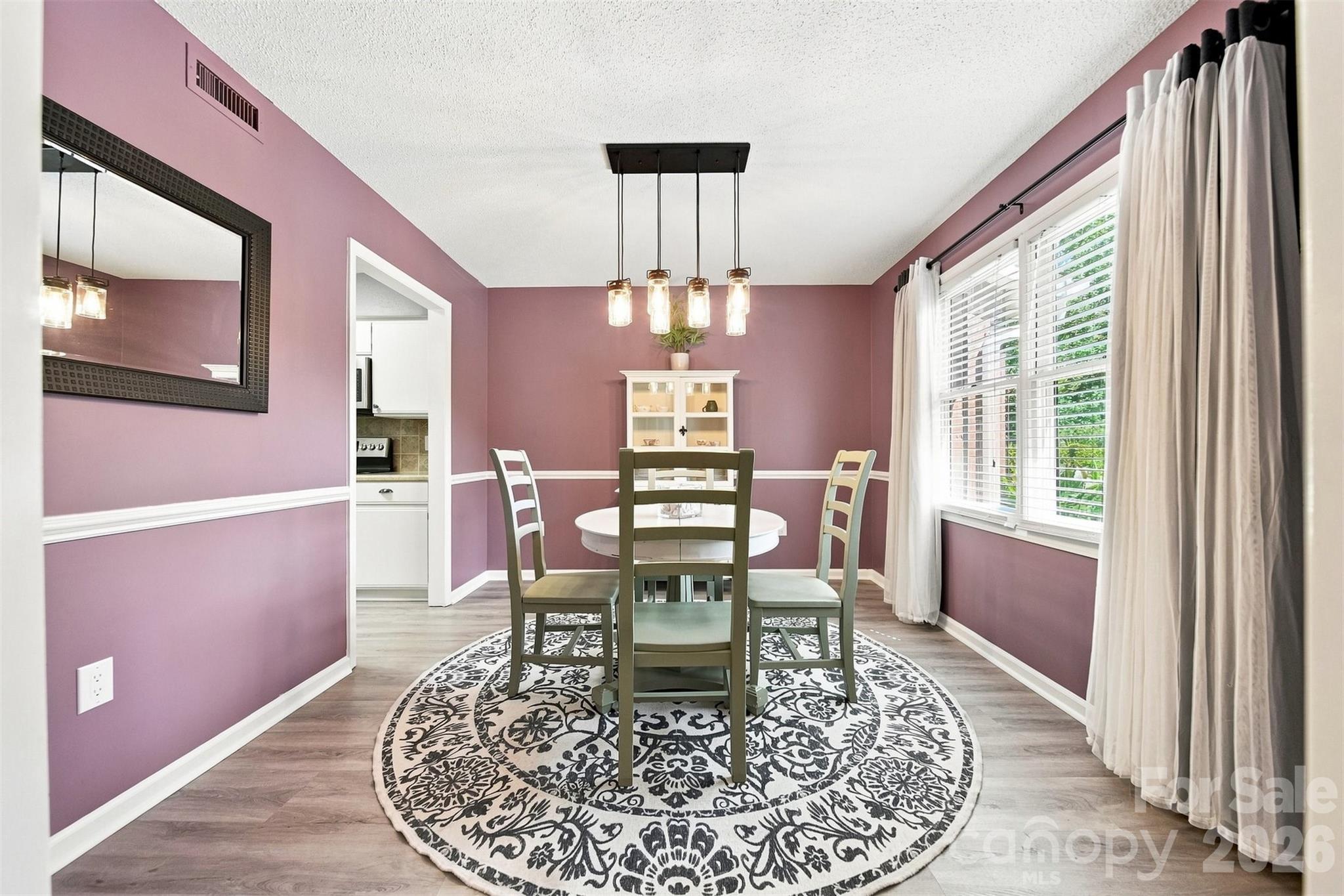 921 21st Avenue NE — Hickory