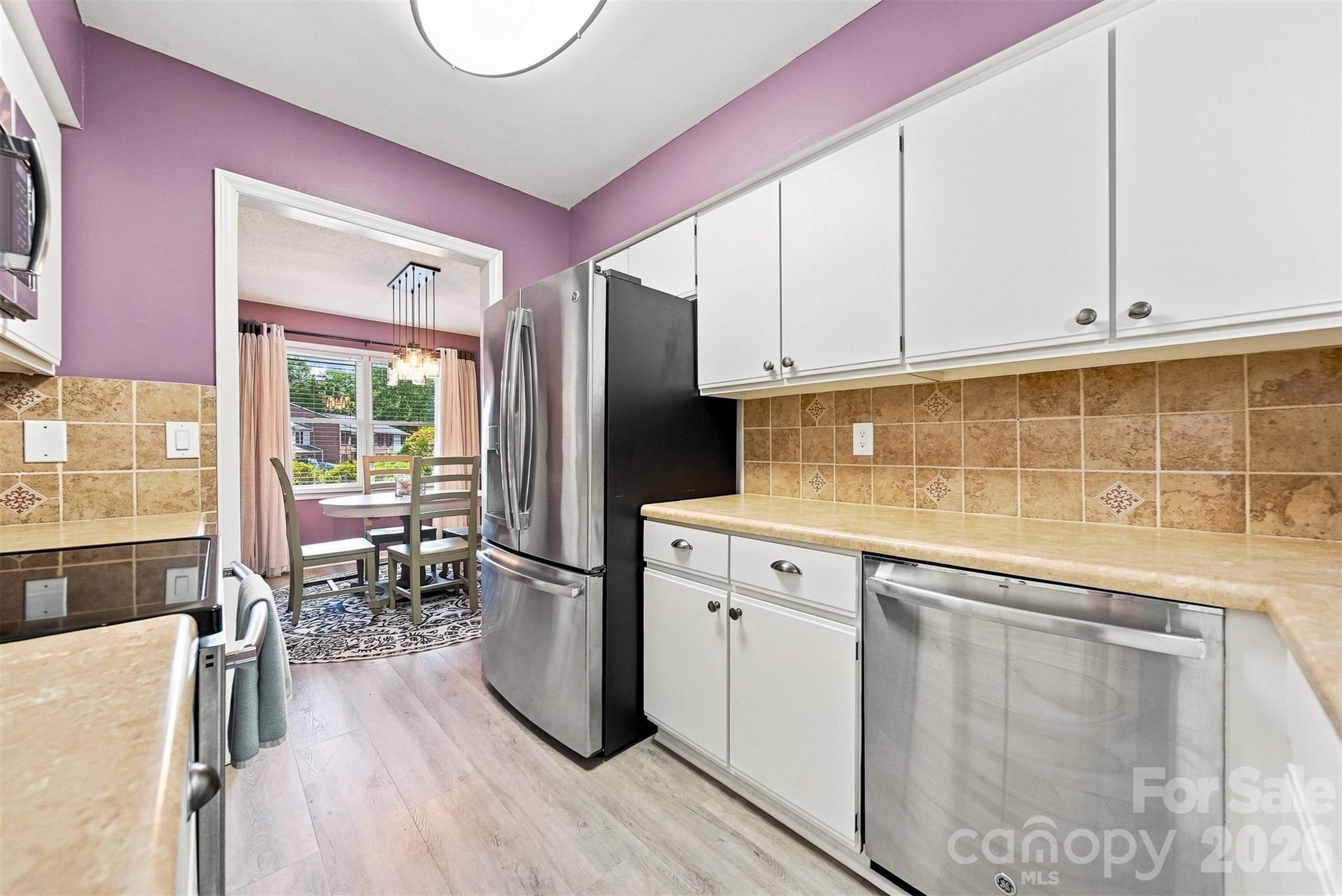 921 21st Avenue NE — Hickory